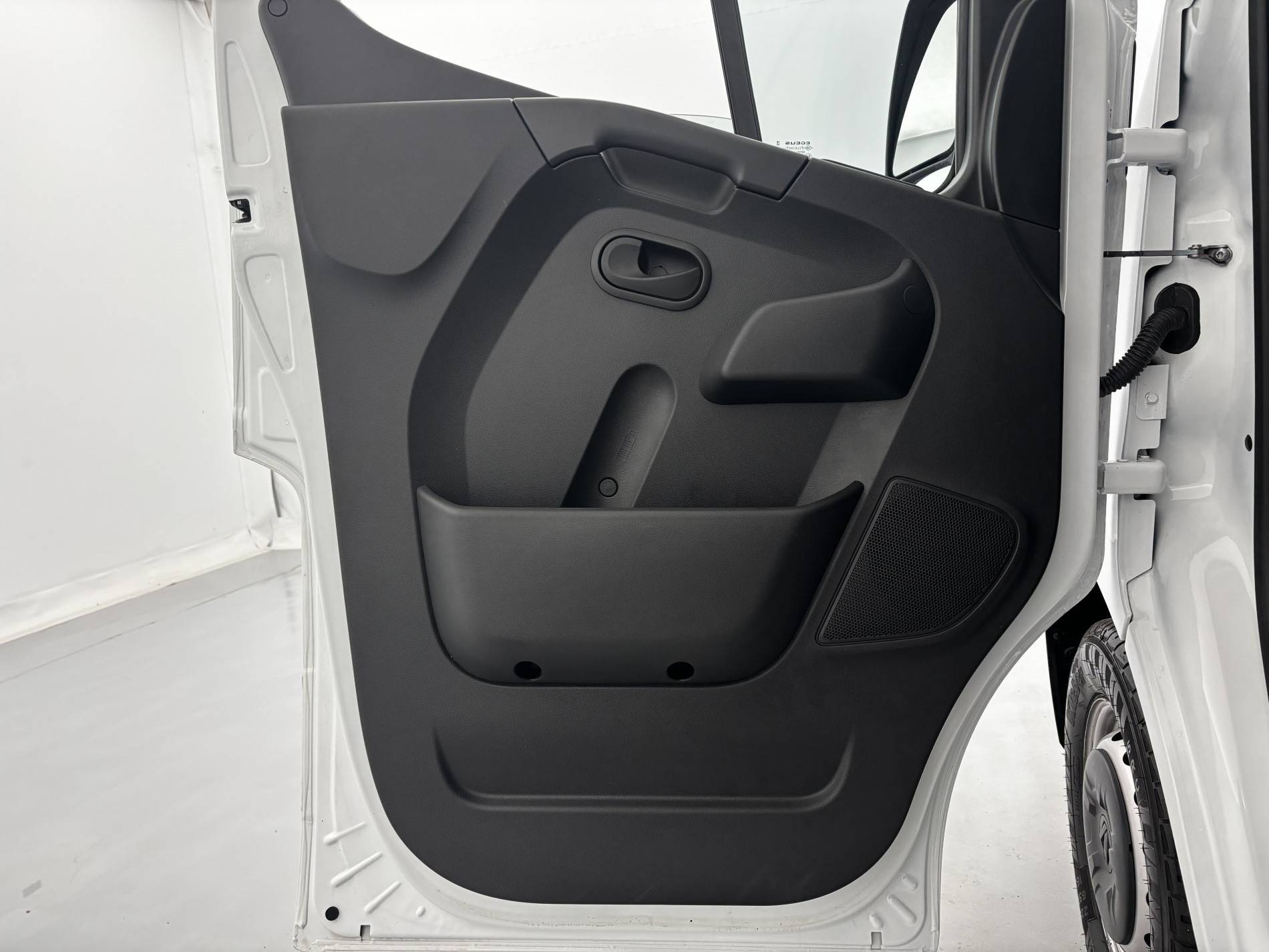 Vente en ligne Renault Master Fourgon MASTER FGN TRAC F3500 L2H2 BLUE DCI 135 au prix de 25 790 €