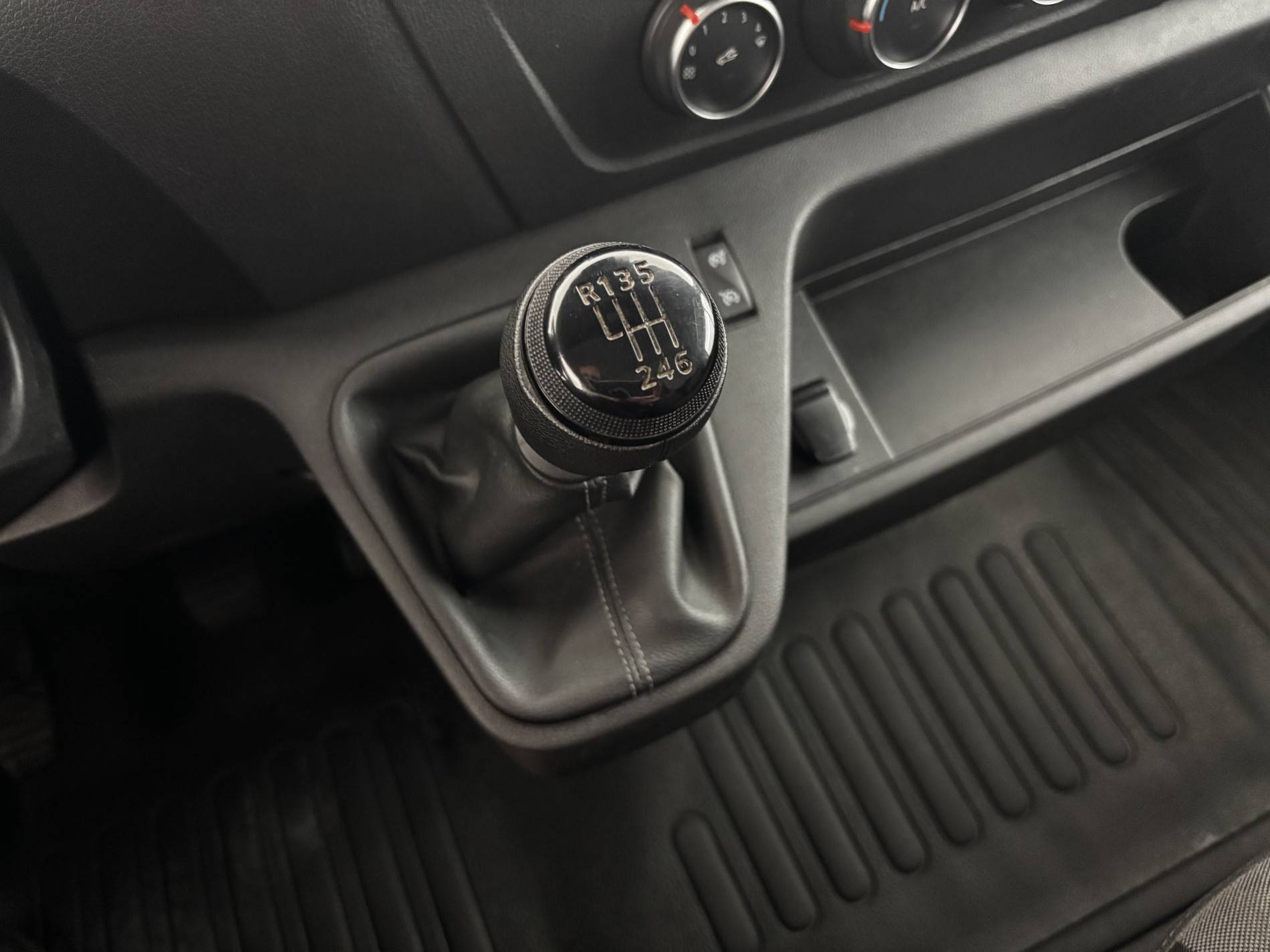 Vente en ligne Renault Master Fourgon MASTER FGN TRAC F3500 L2H2 BLUE DCI 135 au prix de 25 790 €