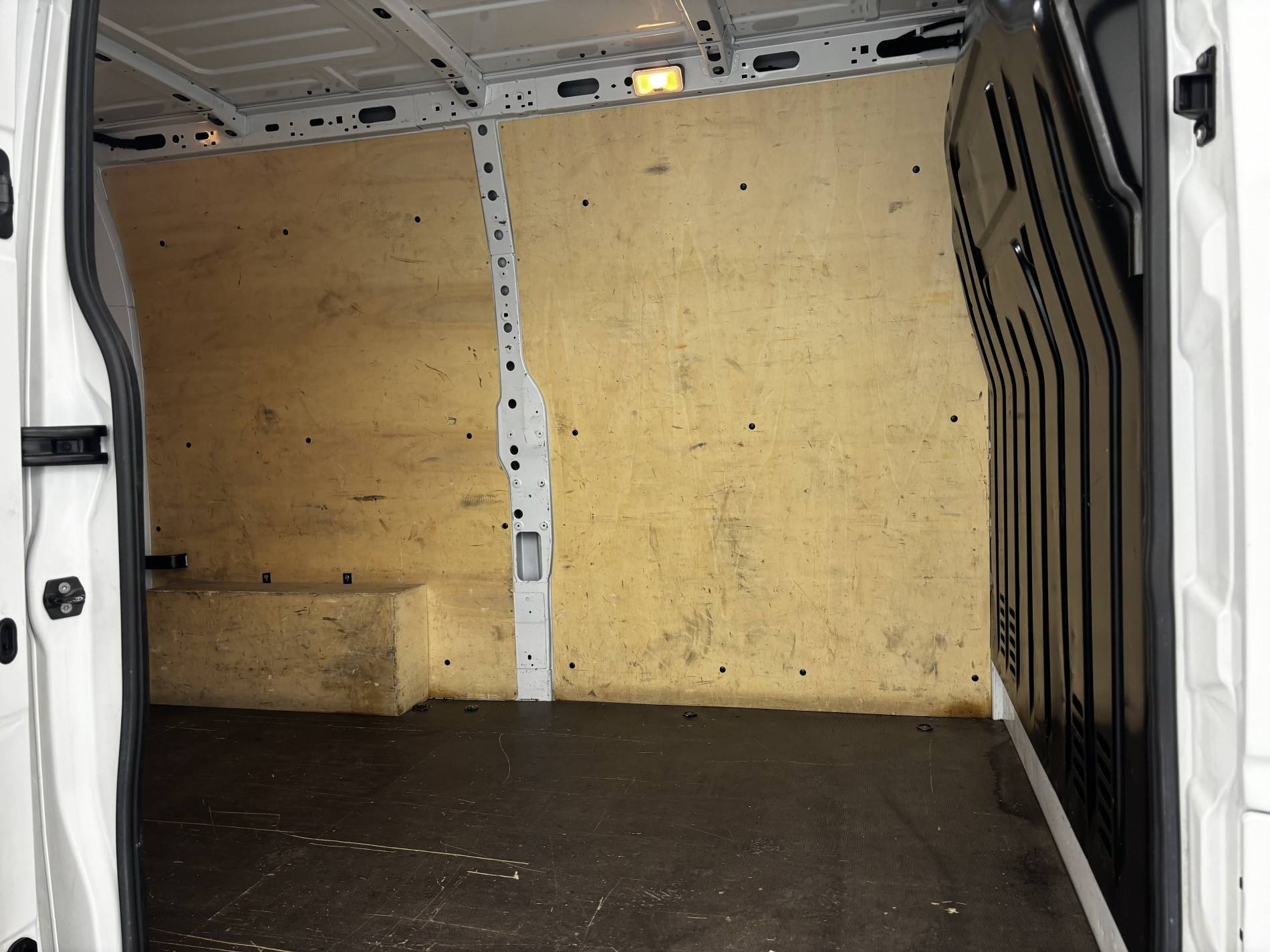 Vente en ligne Renault Master Fourgon MASTER FGN TRAC F3500 L2H2 BLUE DCI 135 au prix de 25 790 €