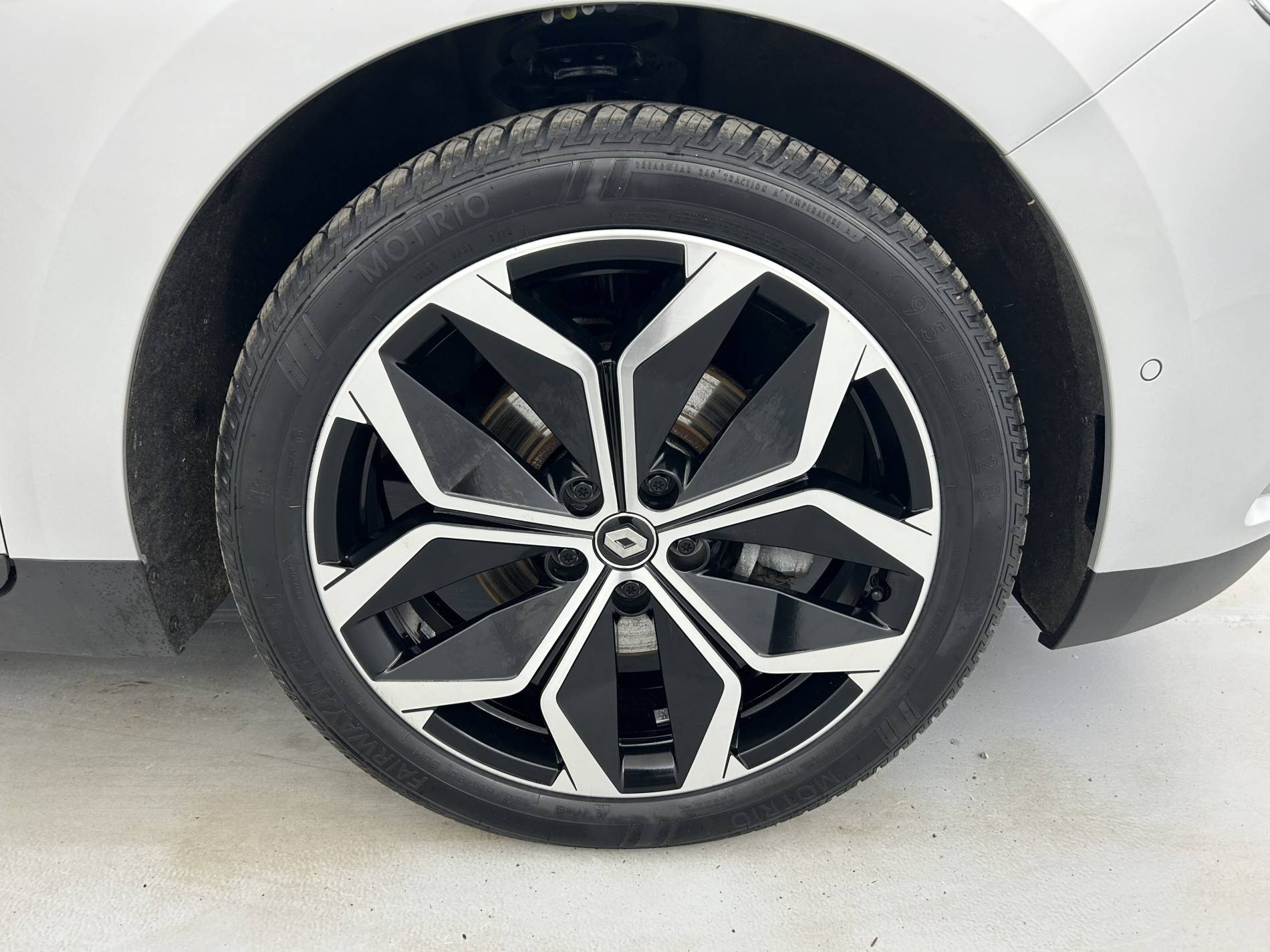 Vente en ligne Renault Grand Scenic 4 Grand Scenic TCe 140 au prix de 22 990 €