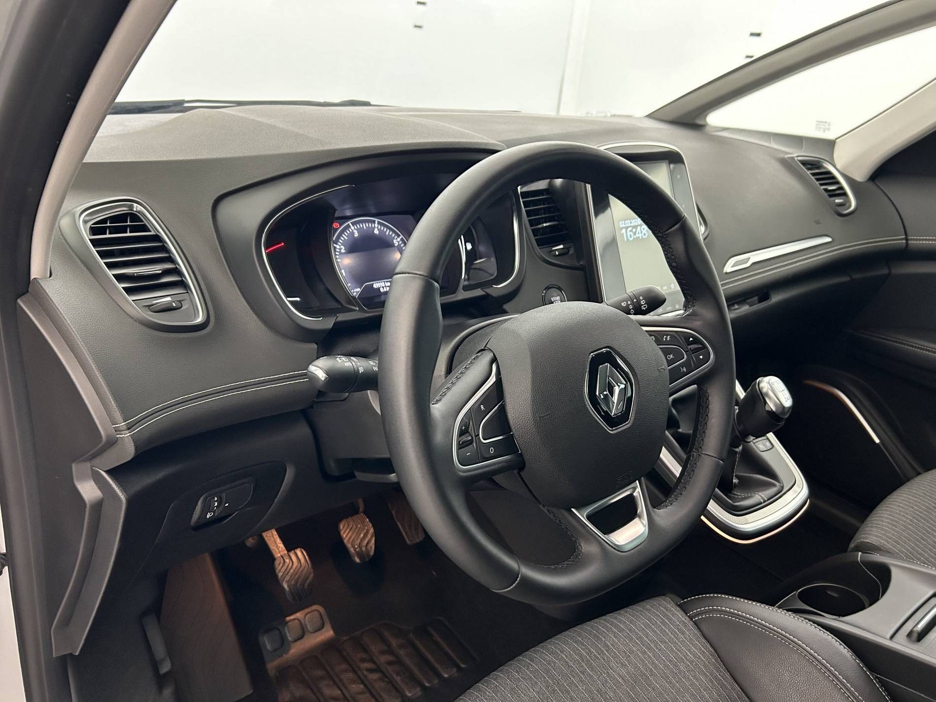 Vente en ligne Renault Grand Scenic 4 Grand Scenic TCe 140 au prix de 22 990 €