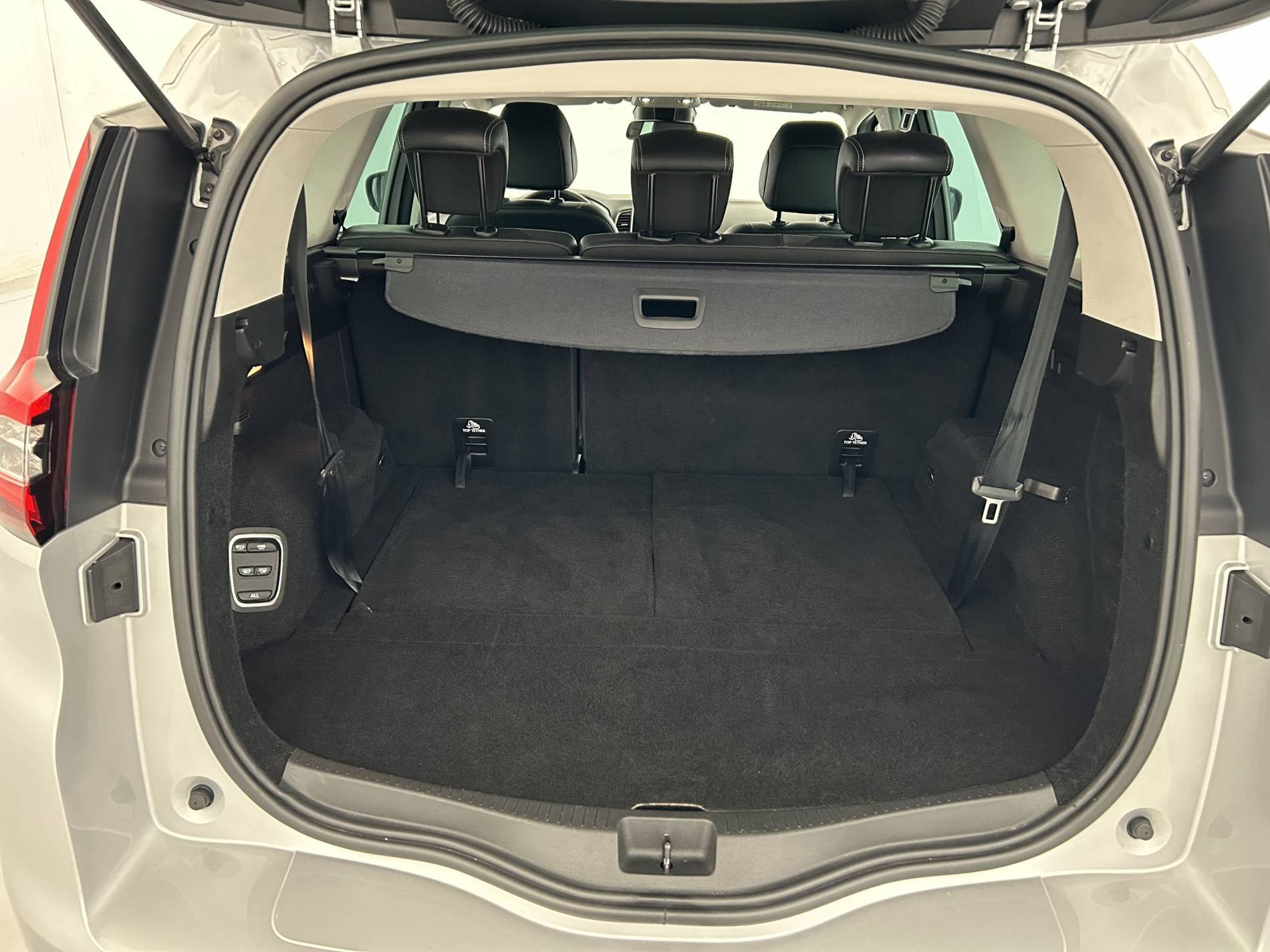 Vente en ligne Renault Grand Scenic 4 Grand Scenic TCe 140 au prix de 22 990 €