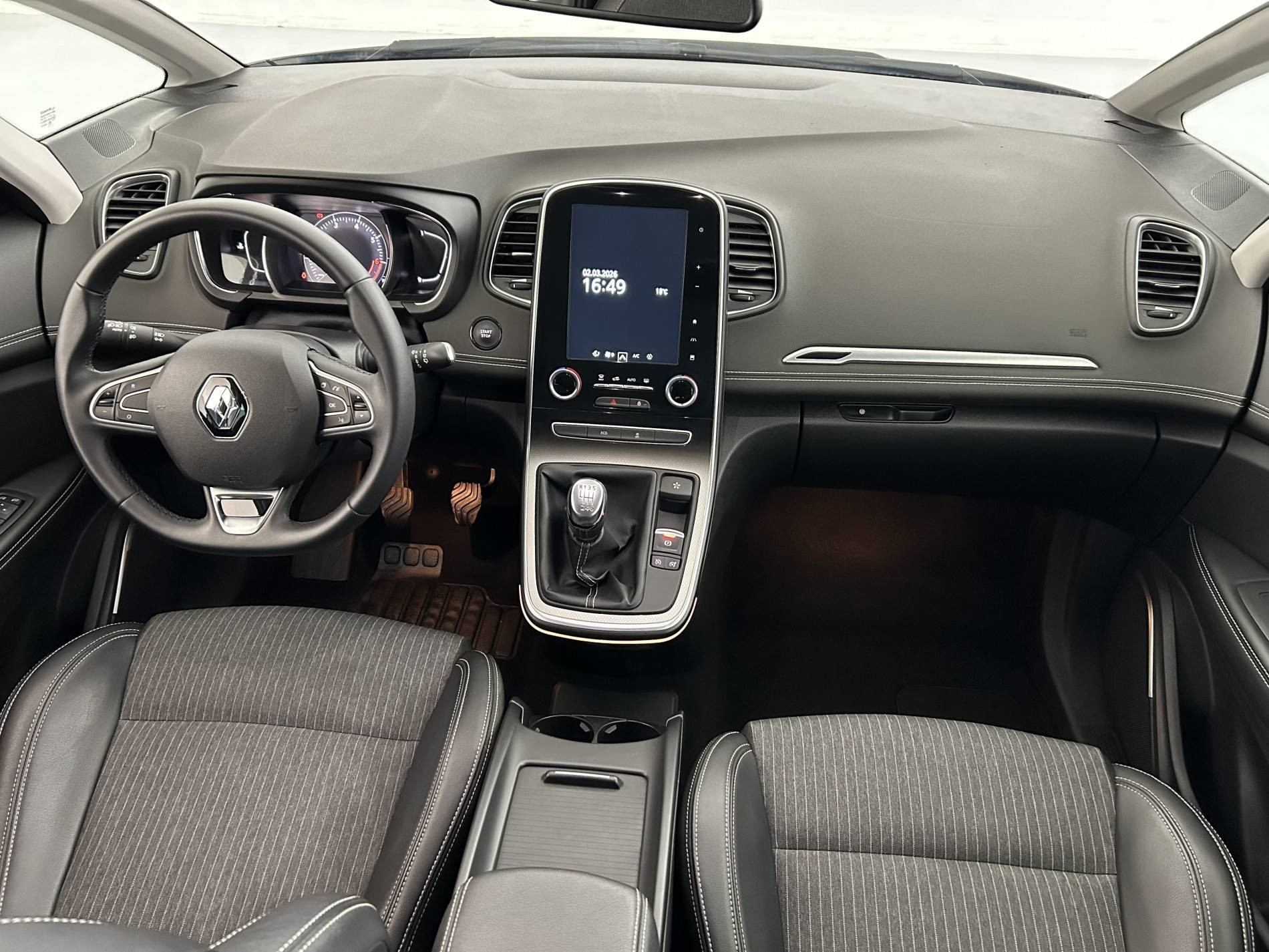 Vente en ligne Renault Grand Scenic 4 Grand Scenic TCe 140 au prix de 22 990 €