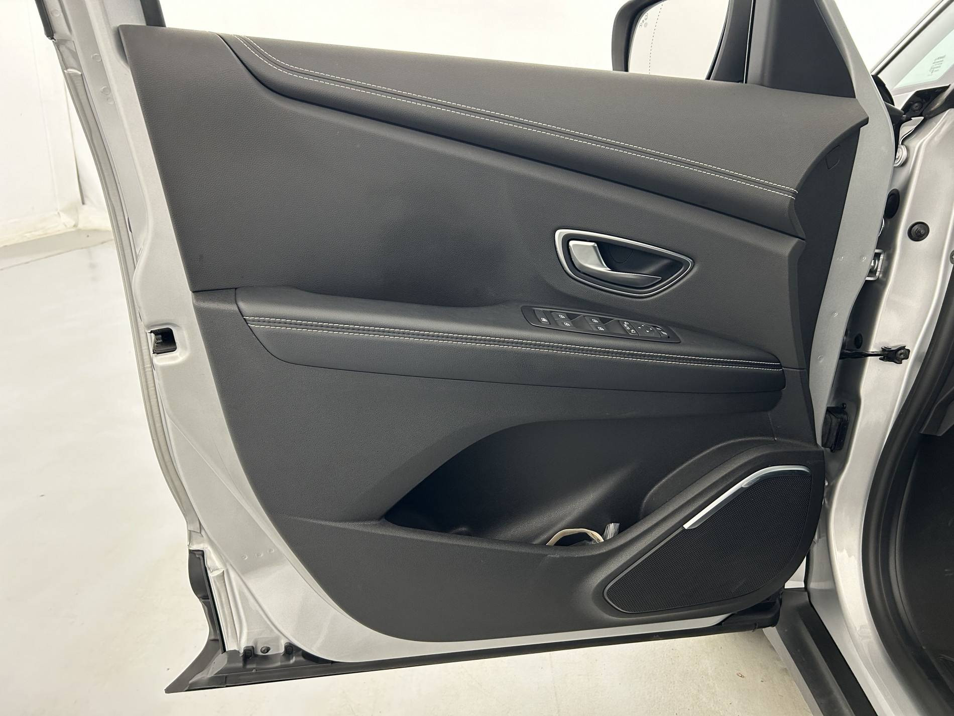 Vente en ligne Renault Grand Scenic 4 Grand Scenic TCe 140 au prix de 22 990 €