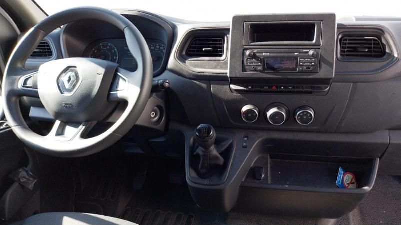 Vente en ligne Renault Master Fourgon MASTER FGN TRAC F3500 L2H2 BLUE DCI 135 au prix de 25 990 €