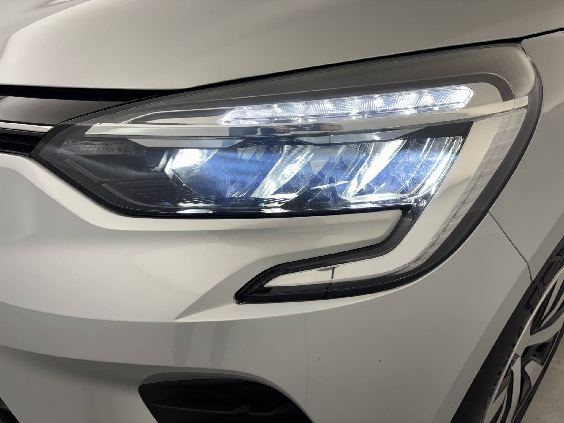 Vente en ligne Renault Clio 5 Clio TCe 90 au prix de 14 390 €