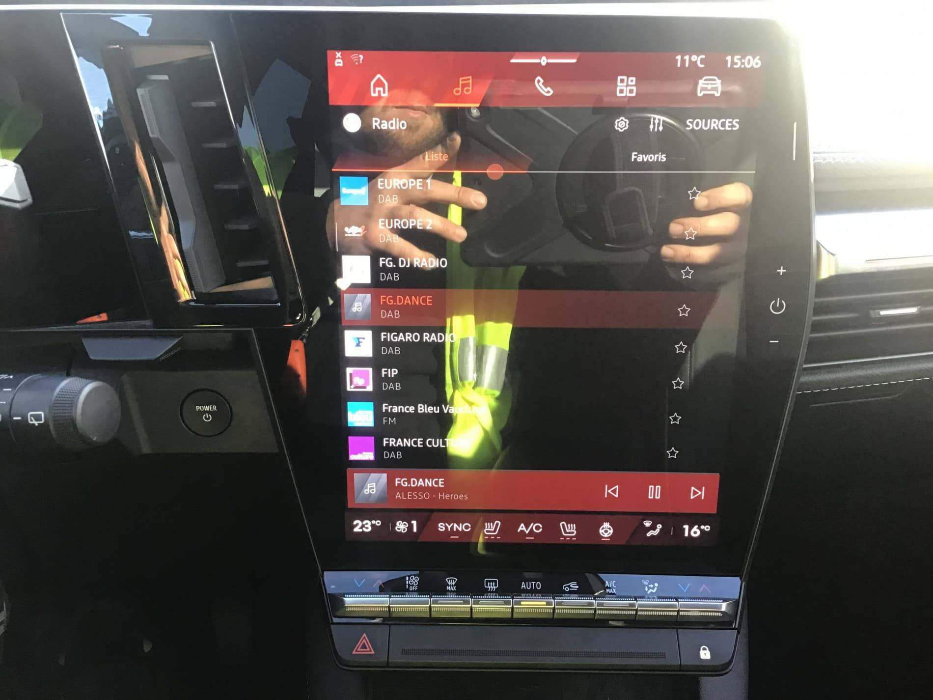 Vente en ligne Renault Megane E-Tech  220 ch autonomie confort GSR2 au prix de 30 890 €