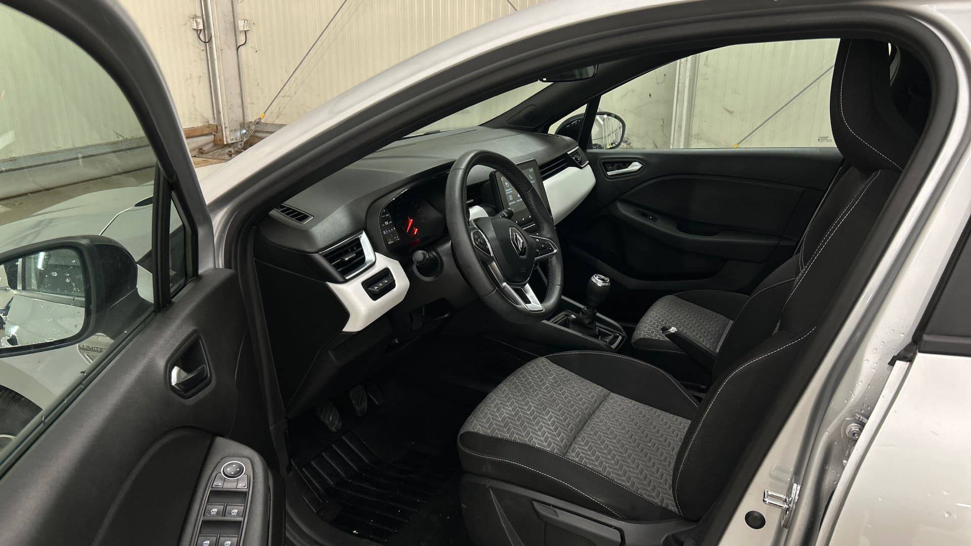 Vente en ligne Renault Clio 5 Clio TCe 90 - 21N au prix de 13 690 €