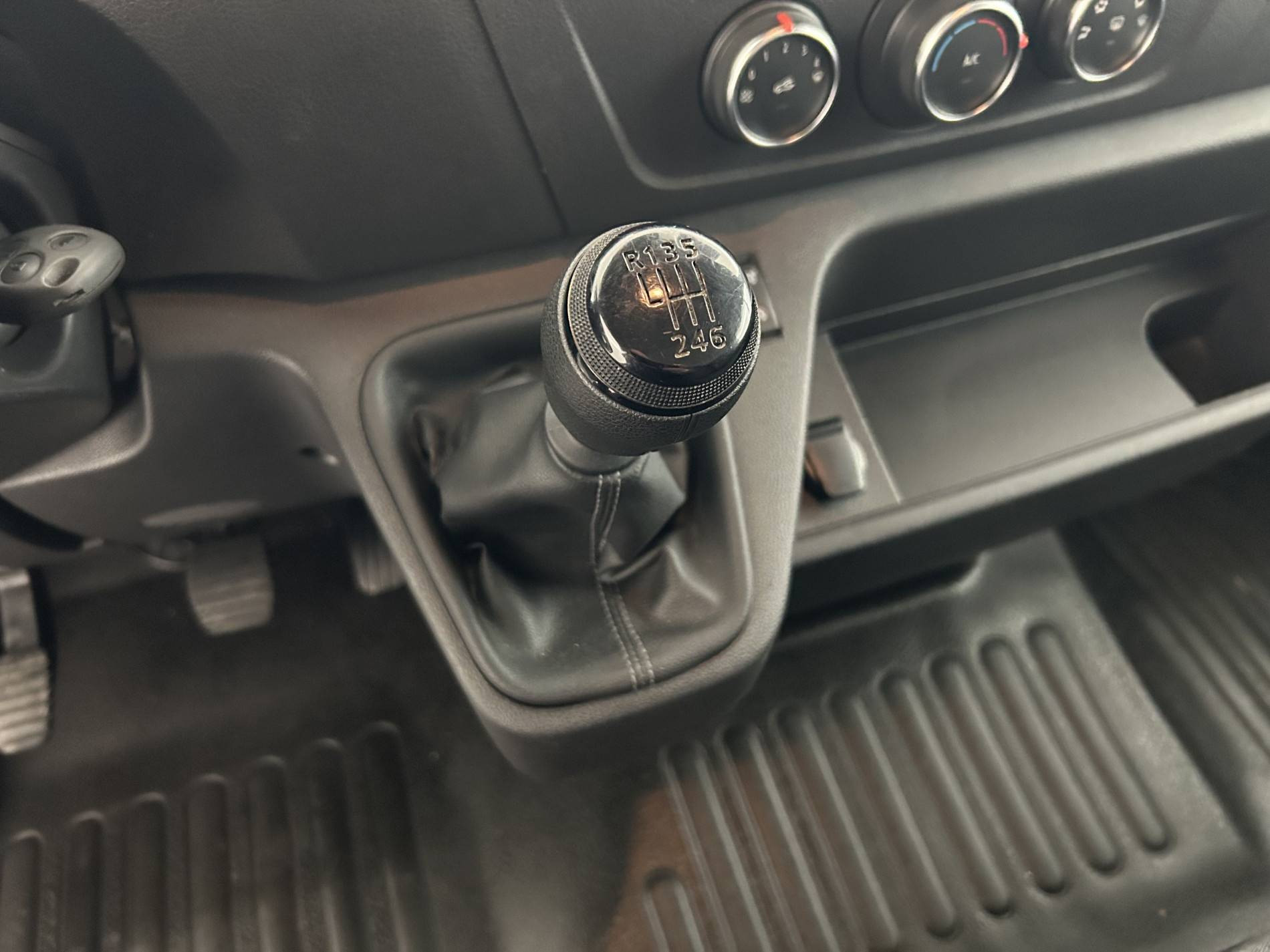 Vente en ligne Renault Master Fourgon MASTER FGN TRAC F3500 L2H2 BLUE DCI 135 au prix de 25 990 €