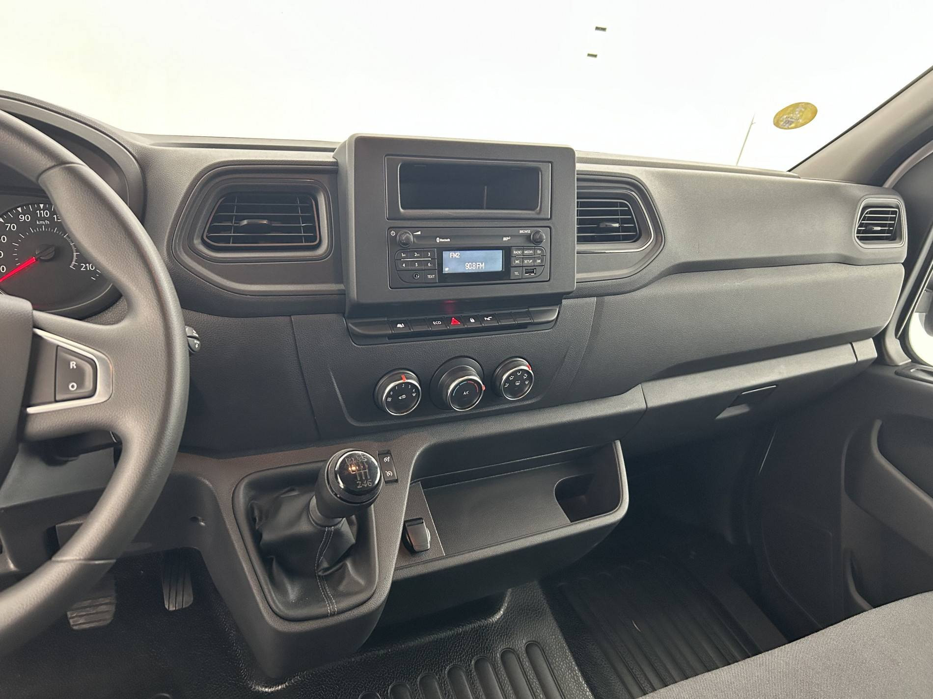 Vente en ligne Renault Master Fourgon MASTER FGN TRAC F3500 L2H2 BLUE DCI 135 au prix de 25 990 €