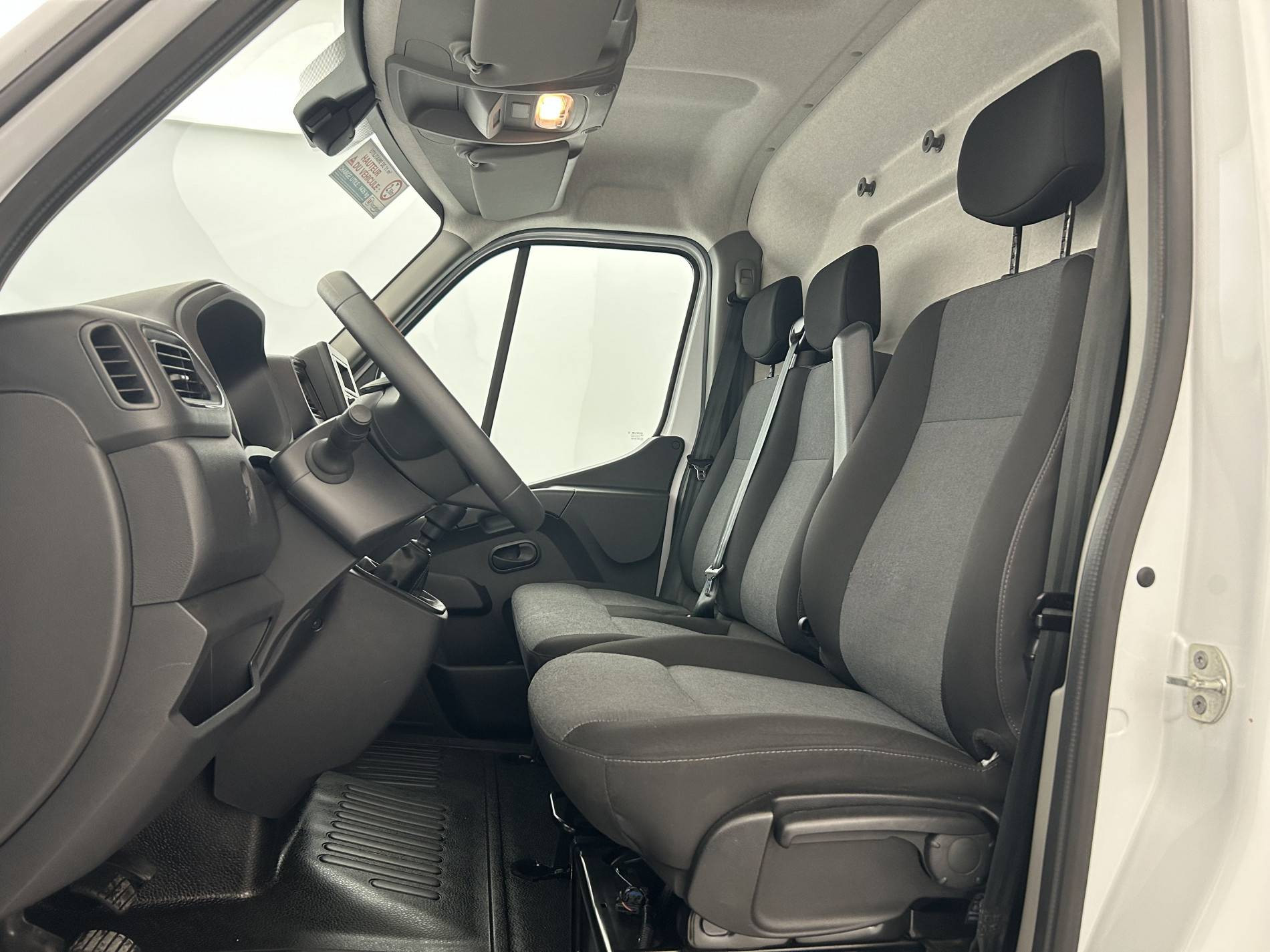 Vente en ligne Renault Master Fourgon MASTER FGN TRAC F3500 L2H2 BLUE DCI 135 au prix de 25 990 €