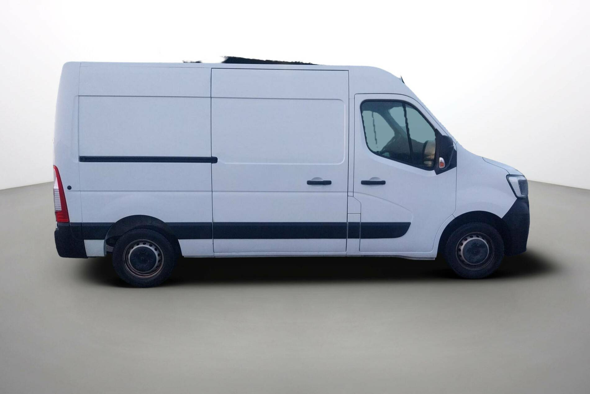 Vente en ligne Renault Master Fourgon MASTER FGN TRAC F3500 L2H2 BLUE DCI 135 au prix de 25 990 €