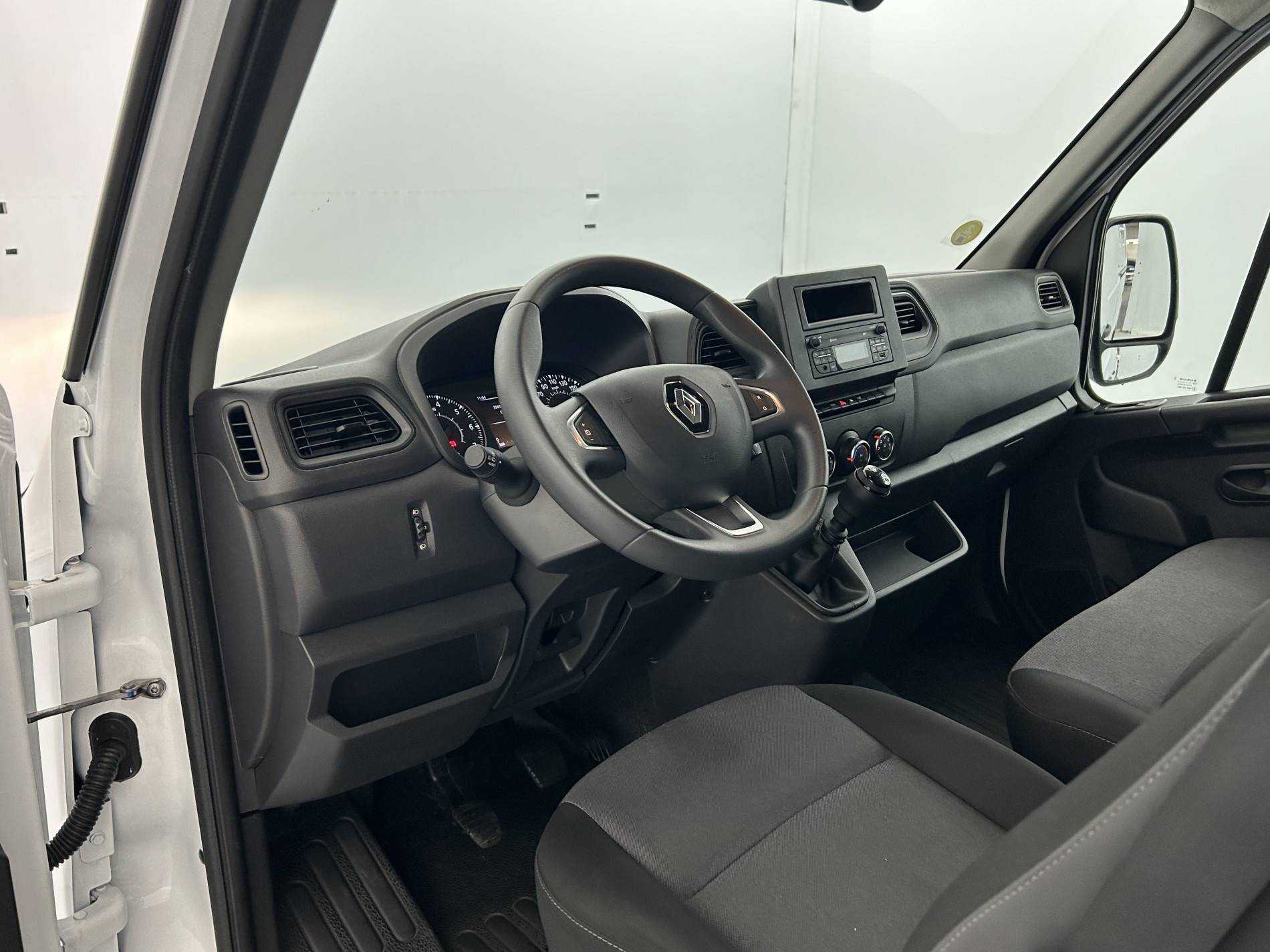 Vente en ligne Renault Master Fourgon MASTER FGN TRAC F3500 L2H2 BLUE DCI 135 au prix de 25 990 €