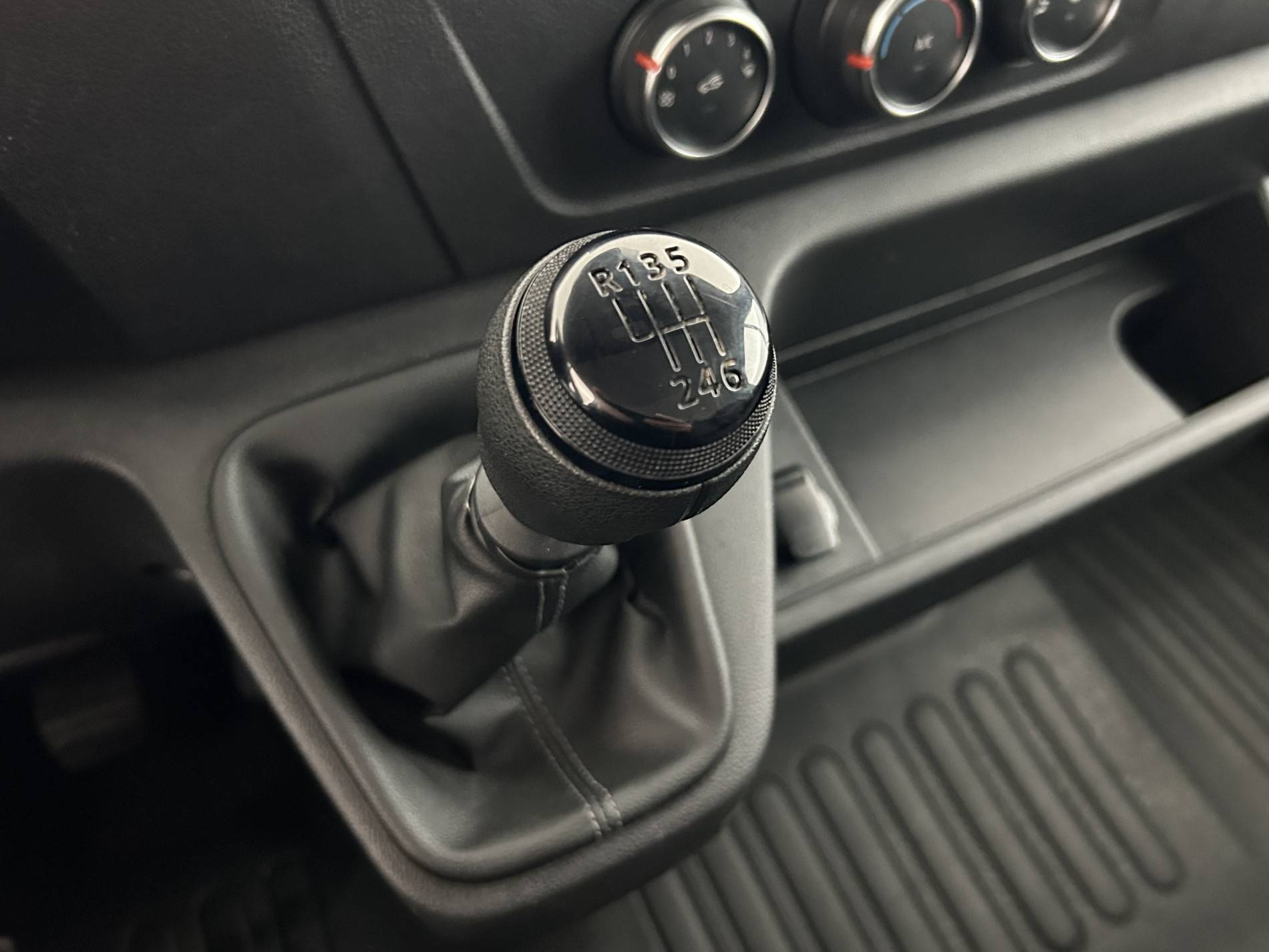 Vente en ligne Renault Master Fourgon MASTER FGN TRAC F3500 L2H2 BLUE DCI 135 au prix de 25 990 €