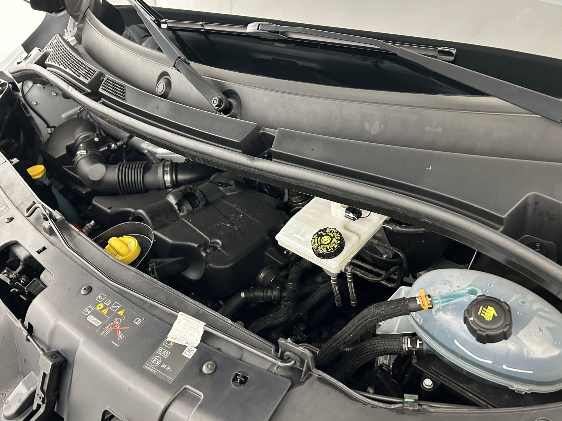 Vente en ligne Renault Master Fourgon MASTER FGN TRAC F3500 L2H2 BLUE DCI 135 au prix de 25 990 €