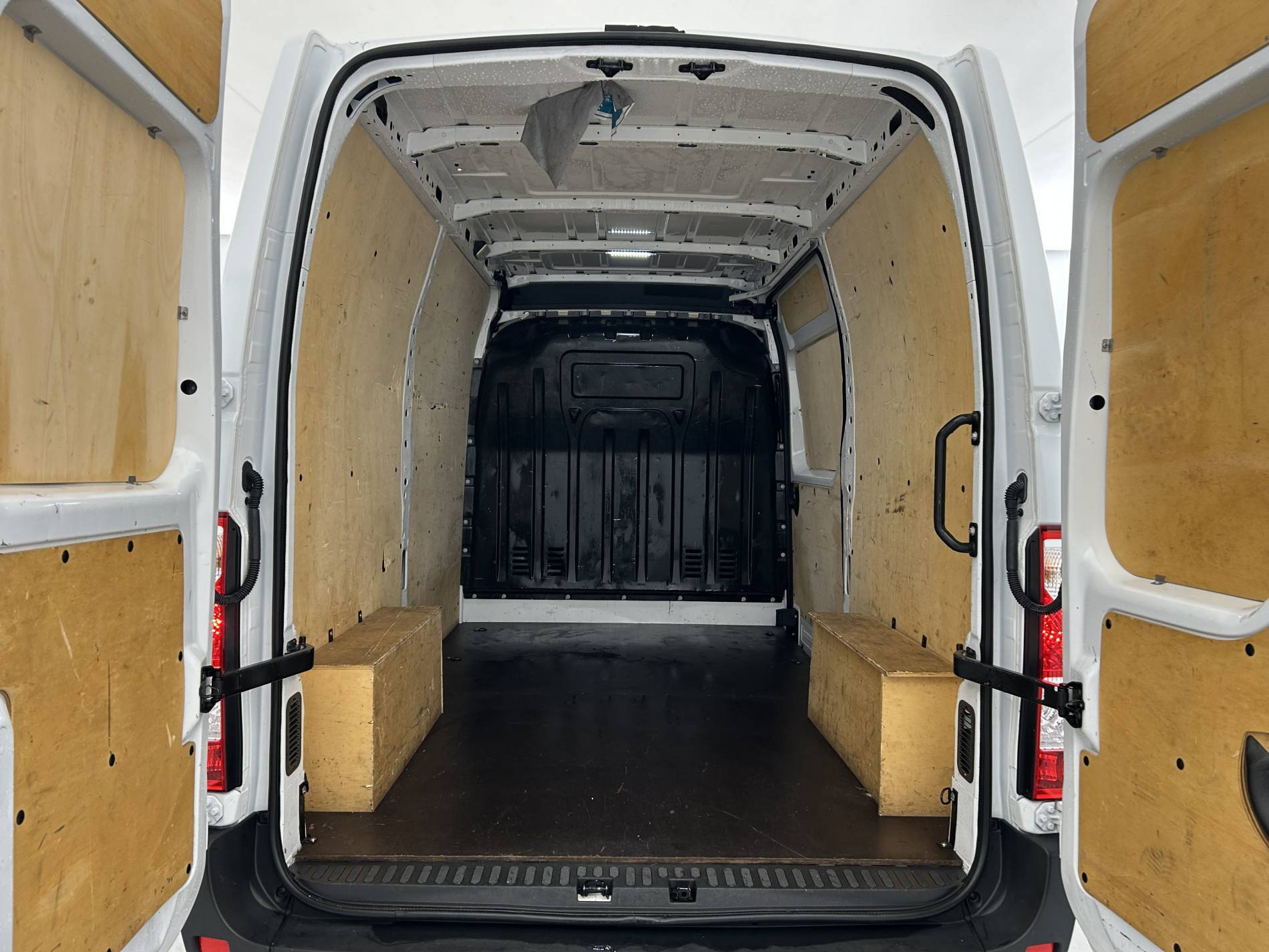 Vente en ligne Renault Master Fourgon MASTER FGN TRAC F3500 L2H2 BLUE DCI 135 au prix de 24 990 €