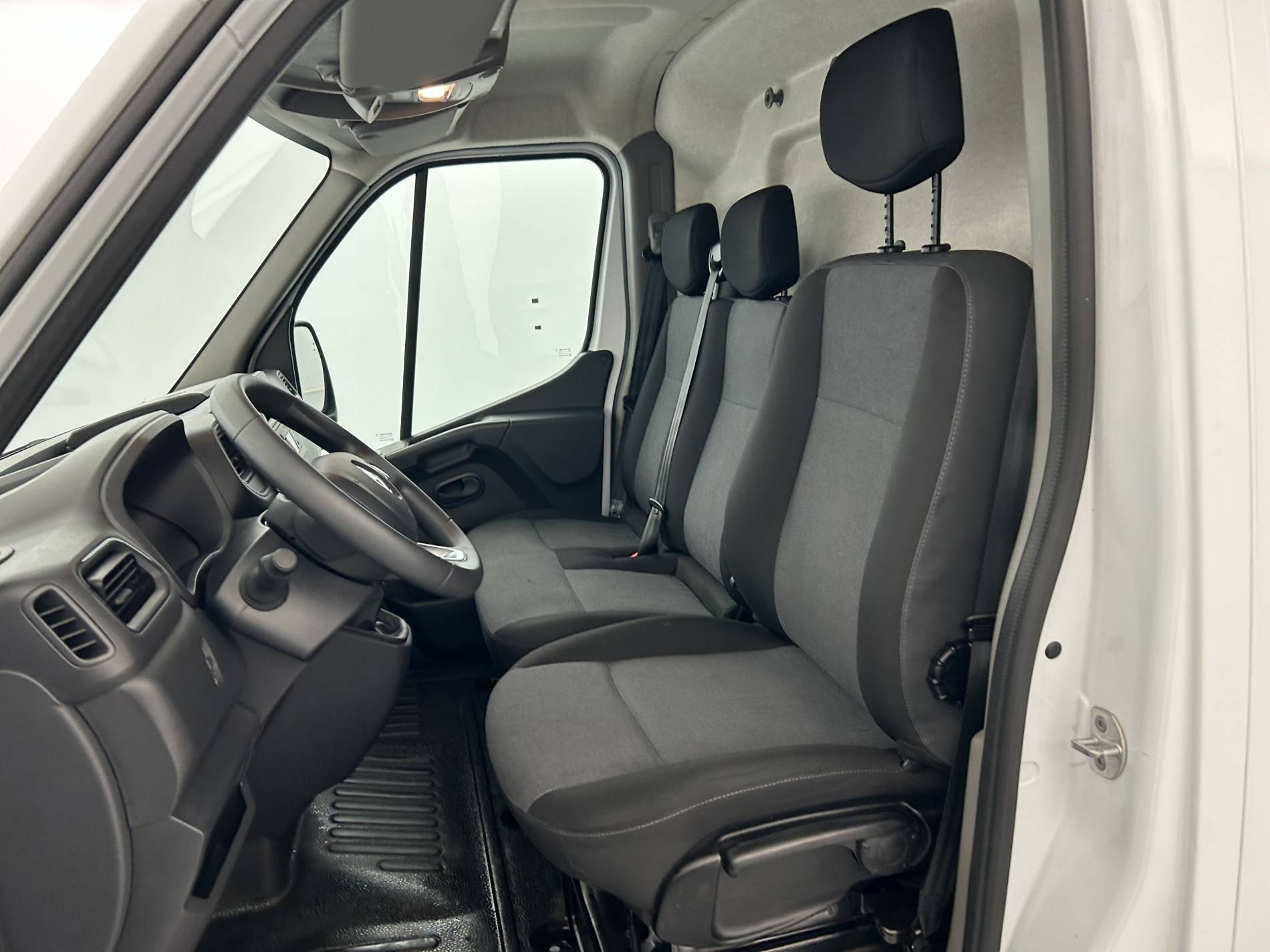 Vente en ligne Renault Master Fourgon MASTER FGN TRAC F3500 L2H2 BLUE DCI 135 au prix de 24 990 €