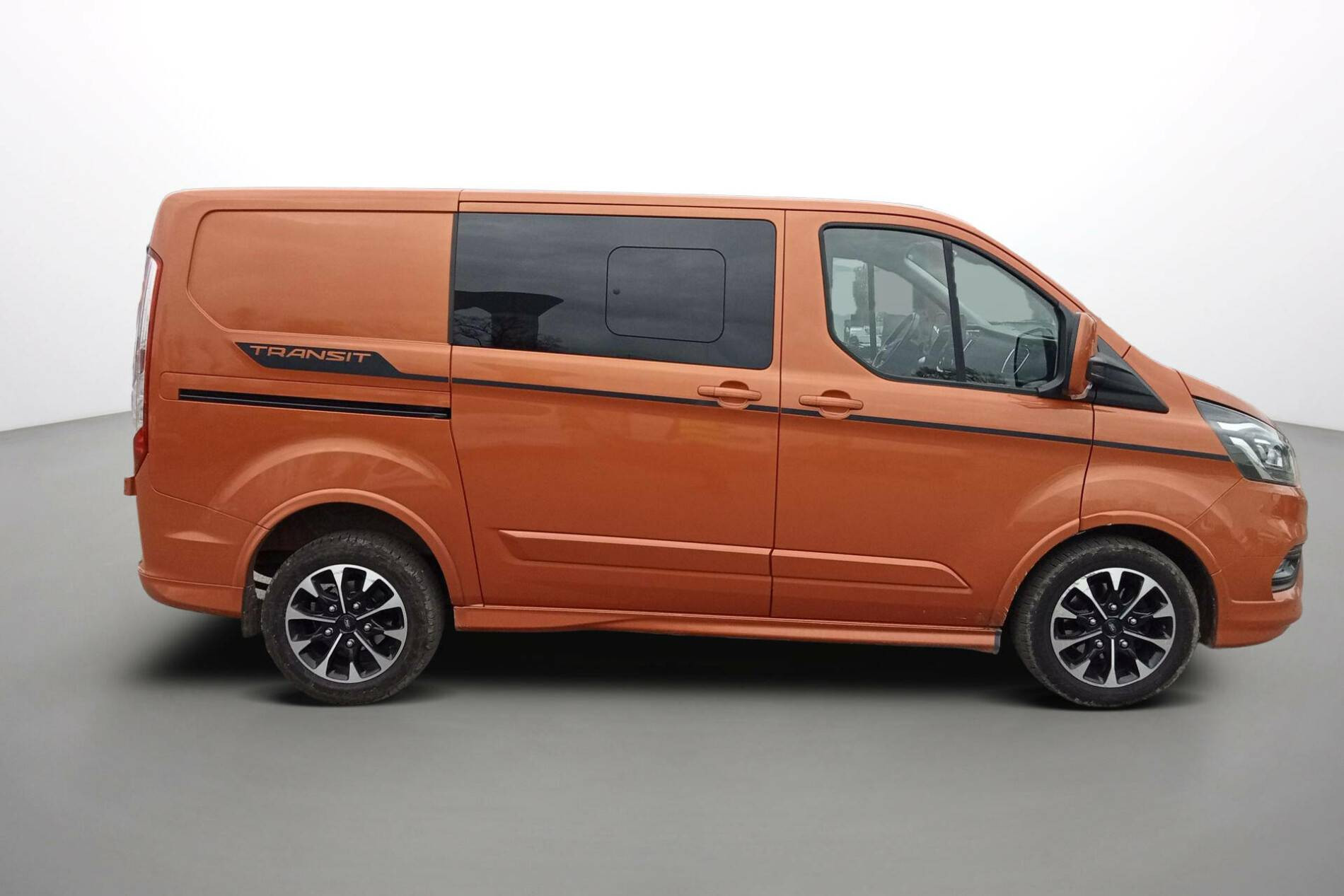 Vente en ligne Ford Transit Custom TRANSIT CUSTOM CA 320 L1H1 2.0 ECOBLUE 185 BVA au prix de 32 790 €