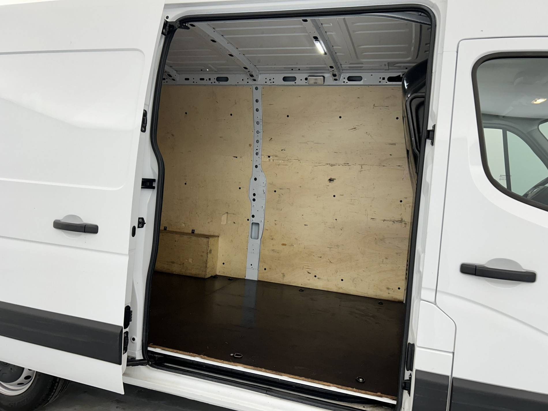 Vente en ligne Renault Master Fourgon MASTER FGN TRAC F3500 L2H2 BLUE DCI 135 au prix de 24 990 €