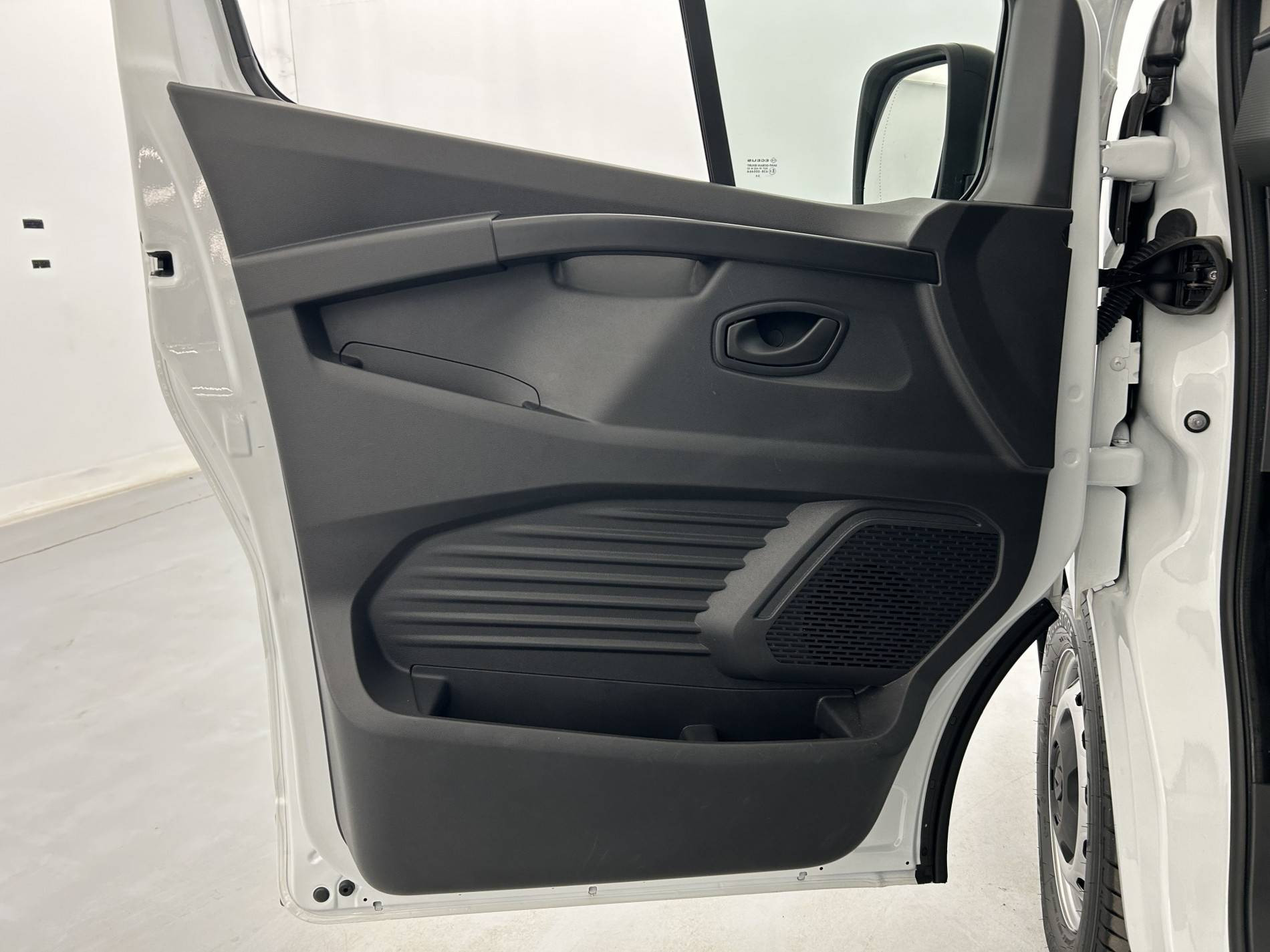 Vente en ligne Renault Trafic 3 Fourgon TRAFIC FGN L1H1 3T BLUE DCI 130 GSR2 au prix de 24 990 €