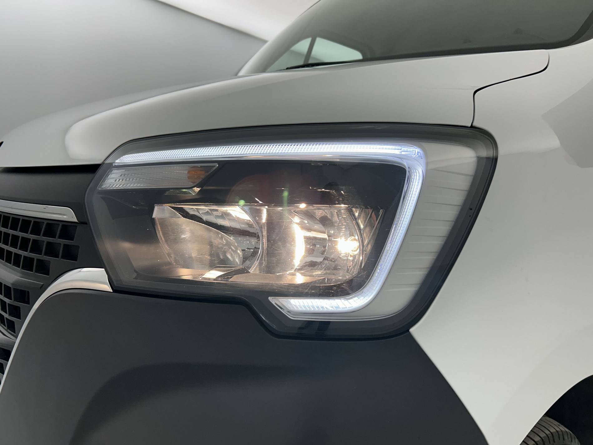 Vente en ligne Renault Master Fourgon MASTER FGN TRAC F3500 L2H2 BLUE DCI 135 au prix de 26 990 €