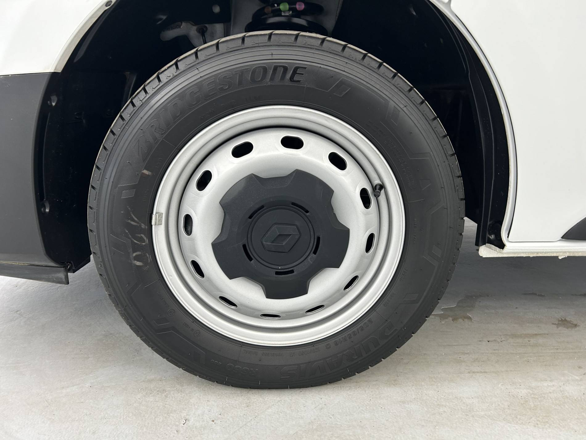 Vente en ligne Renault Trafic 3 Fourgon TRAFIC FGN L1H1 3T BLUE DCI 130 GSR2 au prix de 24 990 €