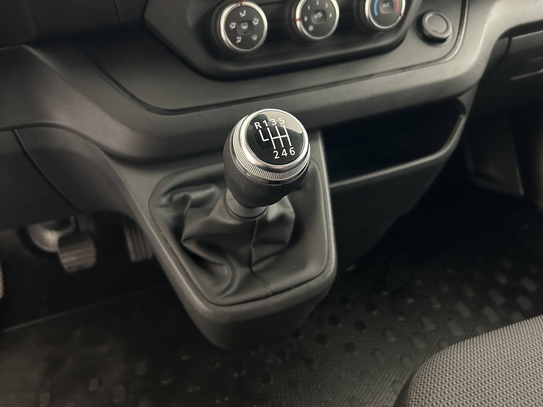 Vente en ligne Renault Trafic 3 Fourgon TRAFIC FGN L1H1 3T BLUE DCI 130 GSR2 au prix de 24 990 €