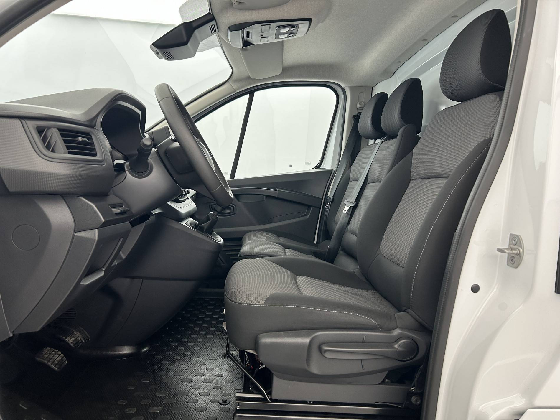 Vente en ligne Renault Trafic 3 Fourgon TRAFIC FGN L1H1 3T BLUE DCI 130 GSR2 au prix de 24 990 €