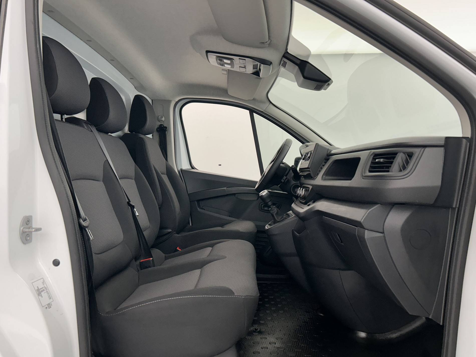 Vente en ligne Renault Trafic 3 Fourgon TRAFIC FGN L1H1 3T BLUE DCI 130 GSR2 au prix de 24 990 €