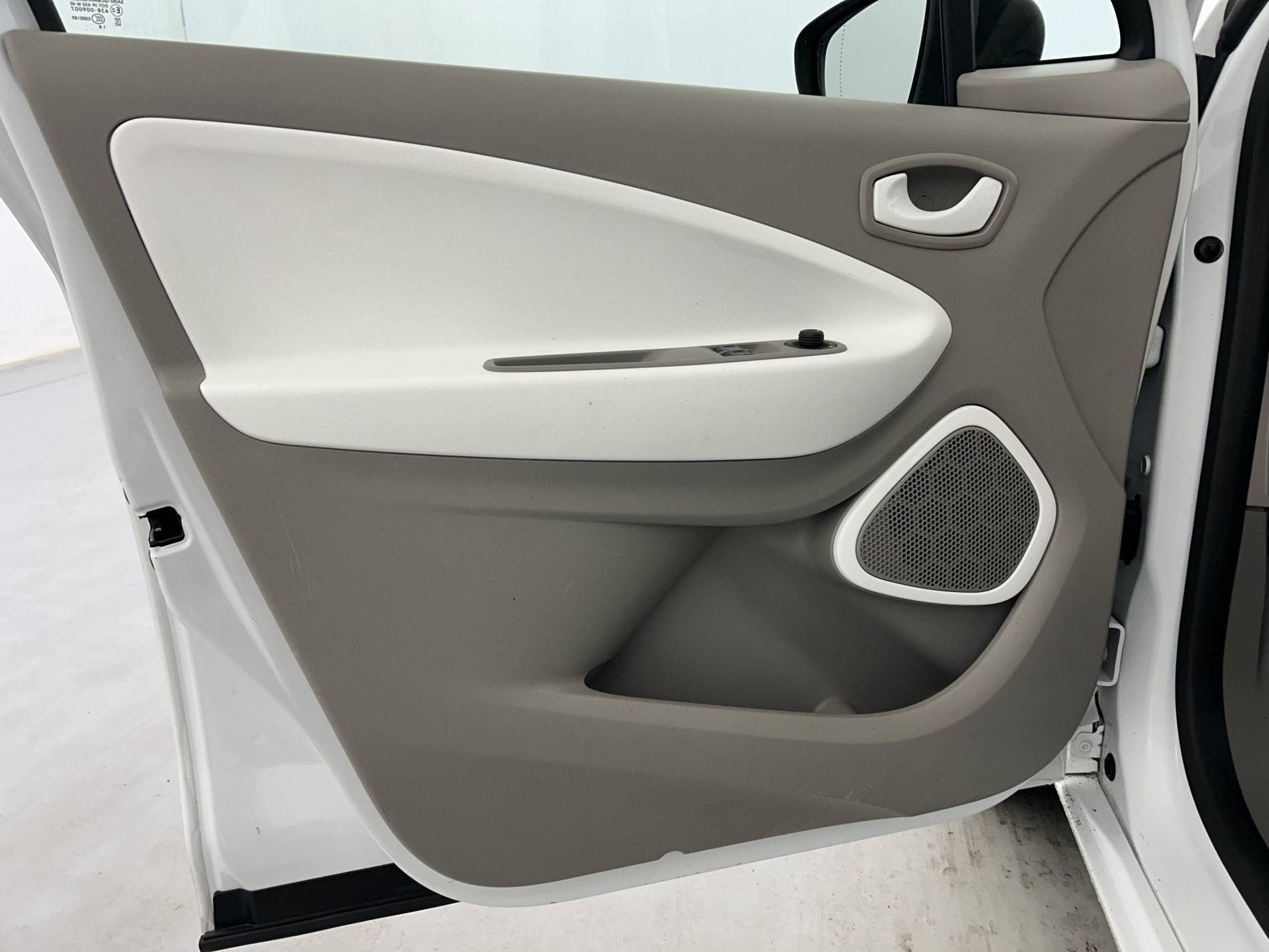 Vente en ligne Renault Zoé  R90 achat intégral au prix de 8 990 €