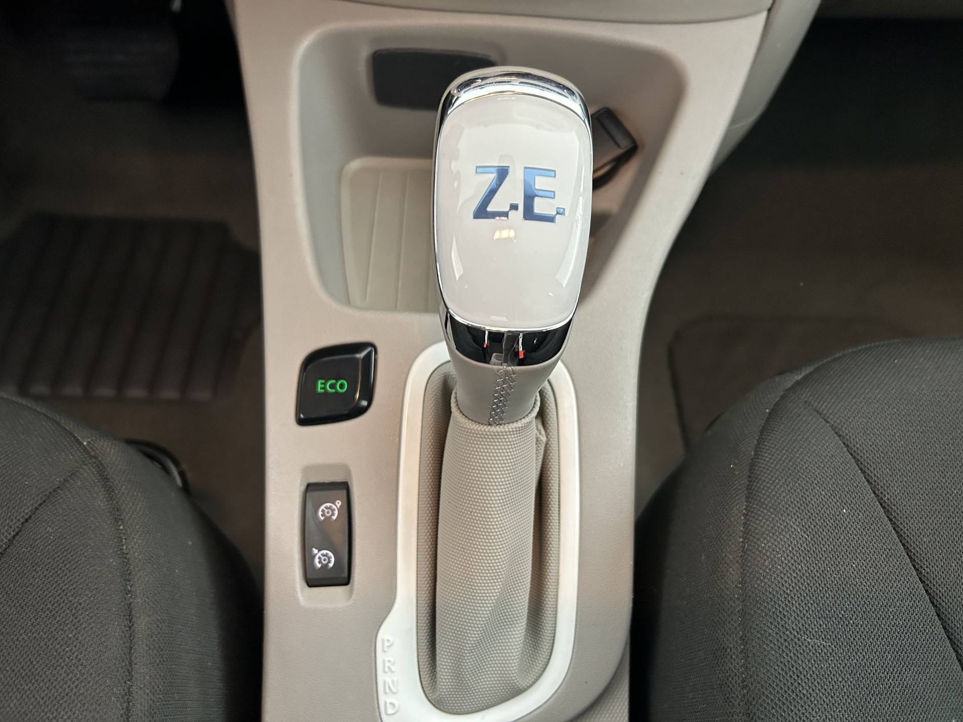 Vente en ligne Renault Zoé  R90 achat intégral au prix de 8 990 €