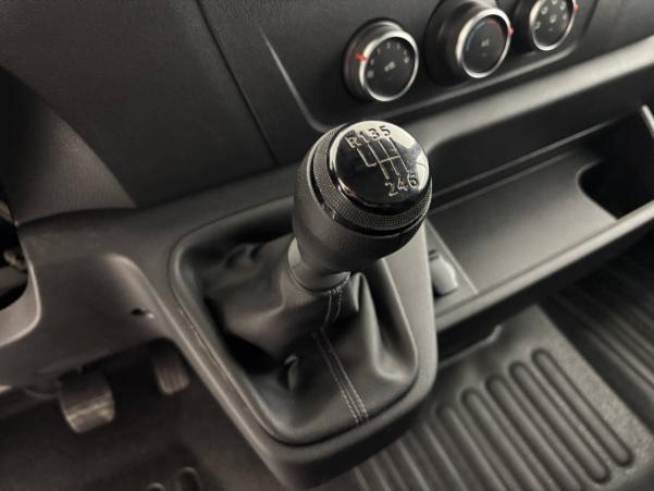 Vente en ligne Renault Master Fourgon MASTER FGN TRAC F3500 L2H2 BLUE DCI 135 au prix de 27 990 €