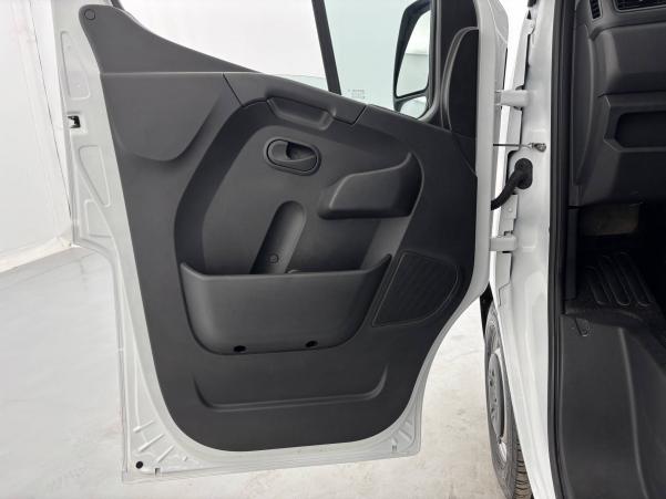Vente en ligne Renault Master Fourgon MASTER FGN TRAC F3500 L2H2 BLUE DCI 135 au prix de 27 990 €