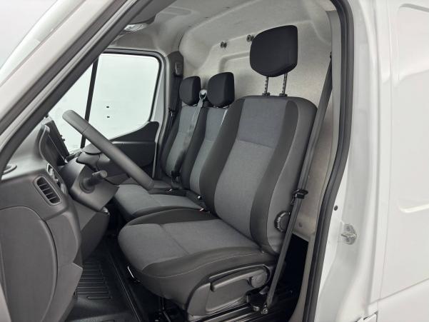 Vente en ligne Renault Master Fourgon MASTER FGN TRAC F3500 L2H2 BLUE DCI 135 au prix de 27 990 €