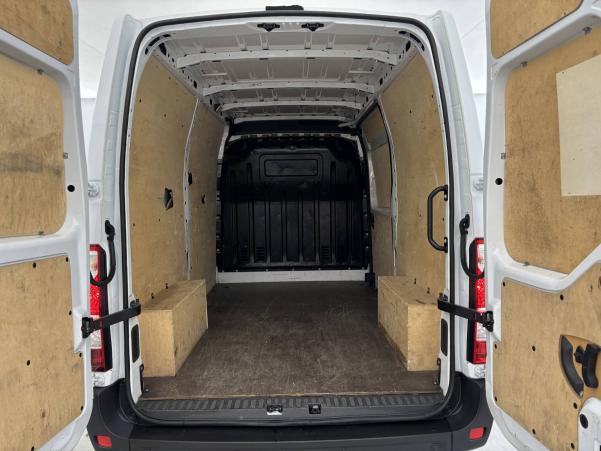 Vente en ligne Renault Master Fourgon MASTER FGN TRAC F3500 L2H2 BLUE DCI 135 au prix de 27 990 €