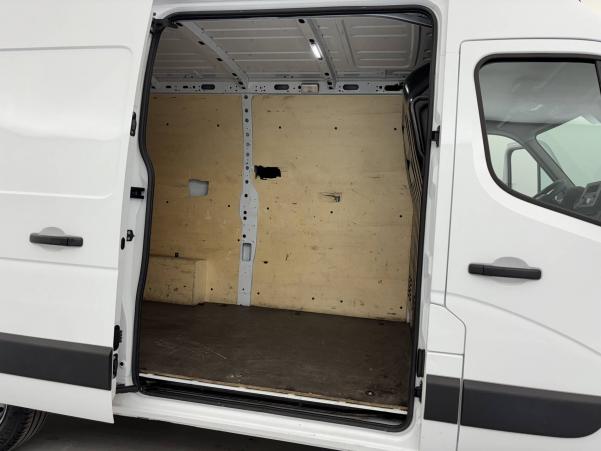 Vente en ligne Renault Master Fourgon MASTER FGN TRAC F3500 L2H2 BLUE DCI 135 au prix de 27 990 €