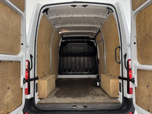 Vente en ligne Renault Master Fourgon MASTER FGN TRAC F3500 L2H2 DCI 135 au prix de 19 990 €