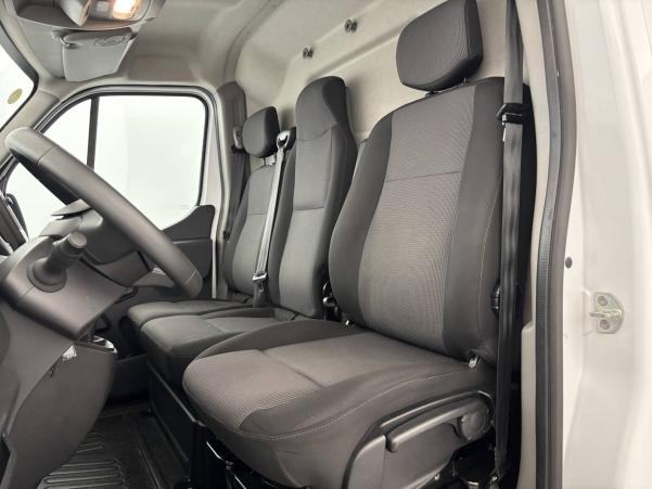 Vente en ligne Renault Master Fourgon MASTER FGN TRAC F3500 L2H2 DCI 135 au prix de 19 990 €