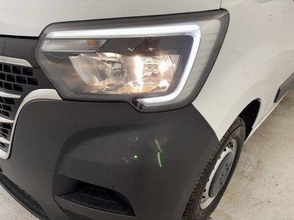 Vente en ligne Renault Master Fourgon MASTER FGN TRAC F3500 L2H2 DCI 135 au prix de 19 990 €