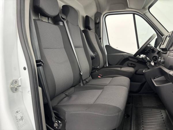 Vente en ligne Renault Master Fourgon MASTER FGN TRAC F3500 L2H2 DCI 135 au prix de 19 990 €