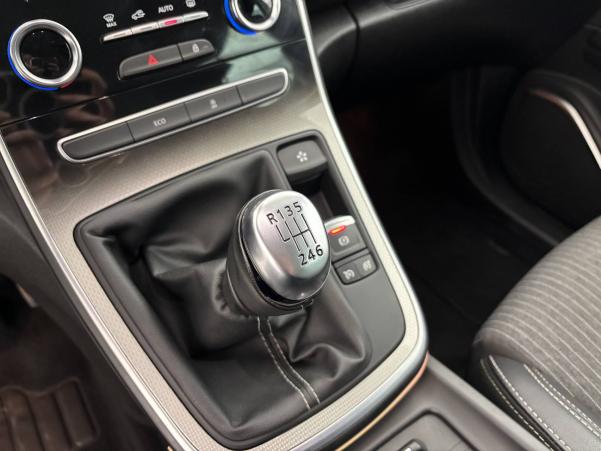 Vente en ligne Renault Grand Scenic 4 Grand Scenic TCe 140 au prix de 22 990 €