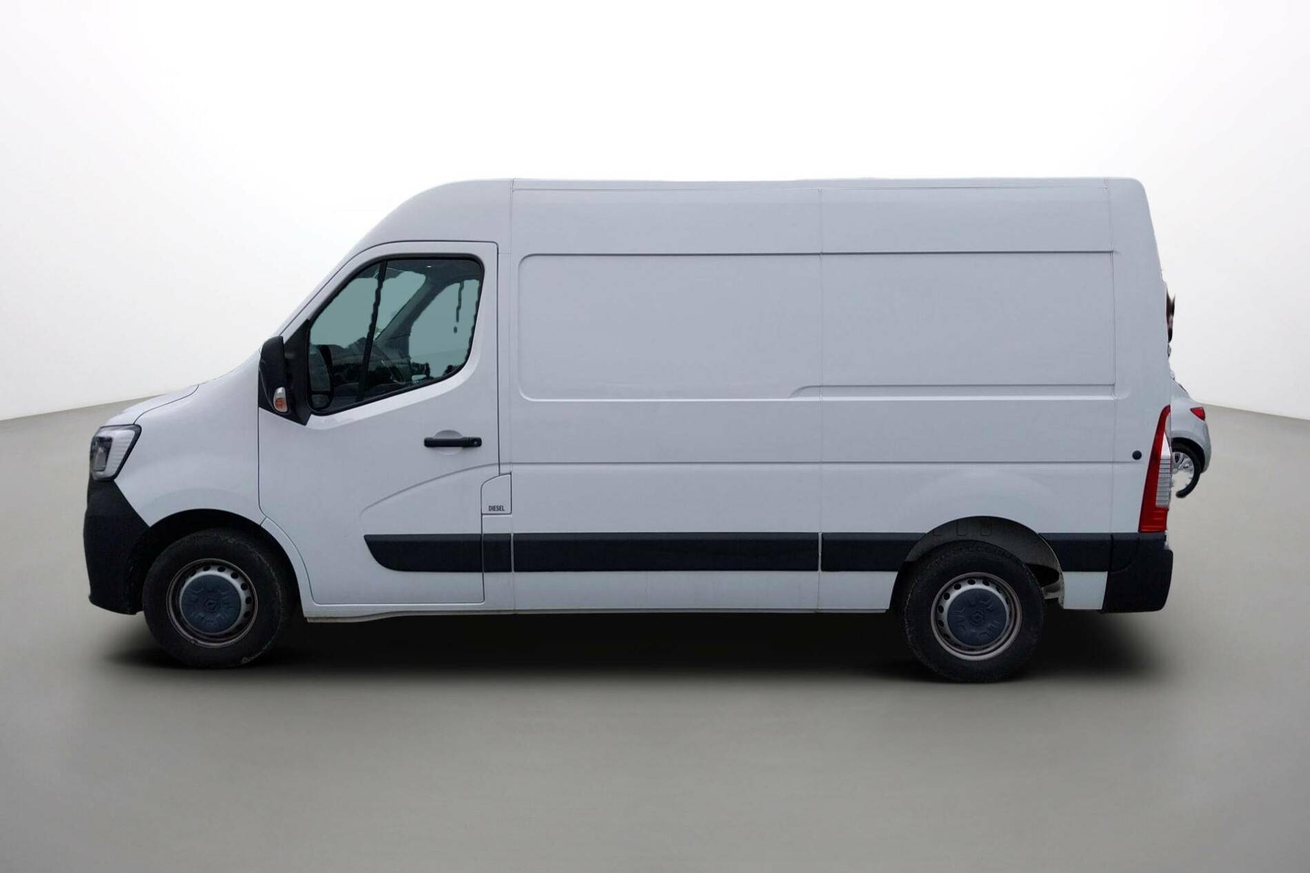 Vente en ligne Renault Master Fourgon MASTER FGN TRAC F3500 L2H2 BLUE DCI 135 au prix de 26 990 €