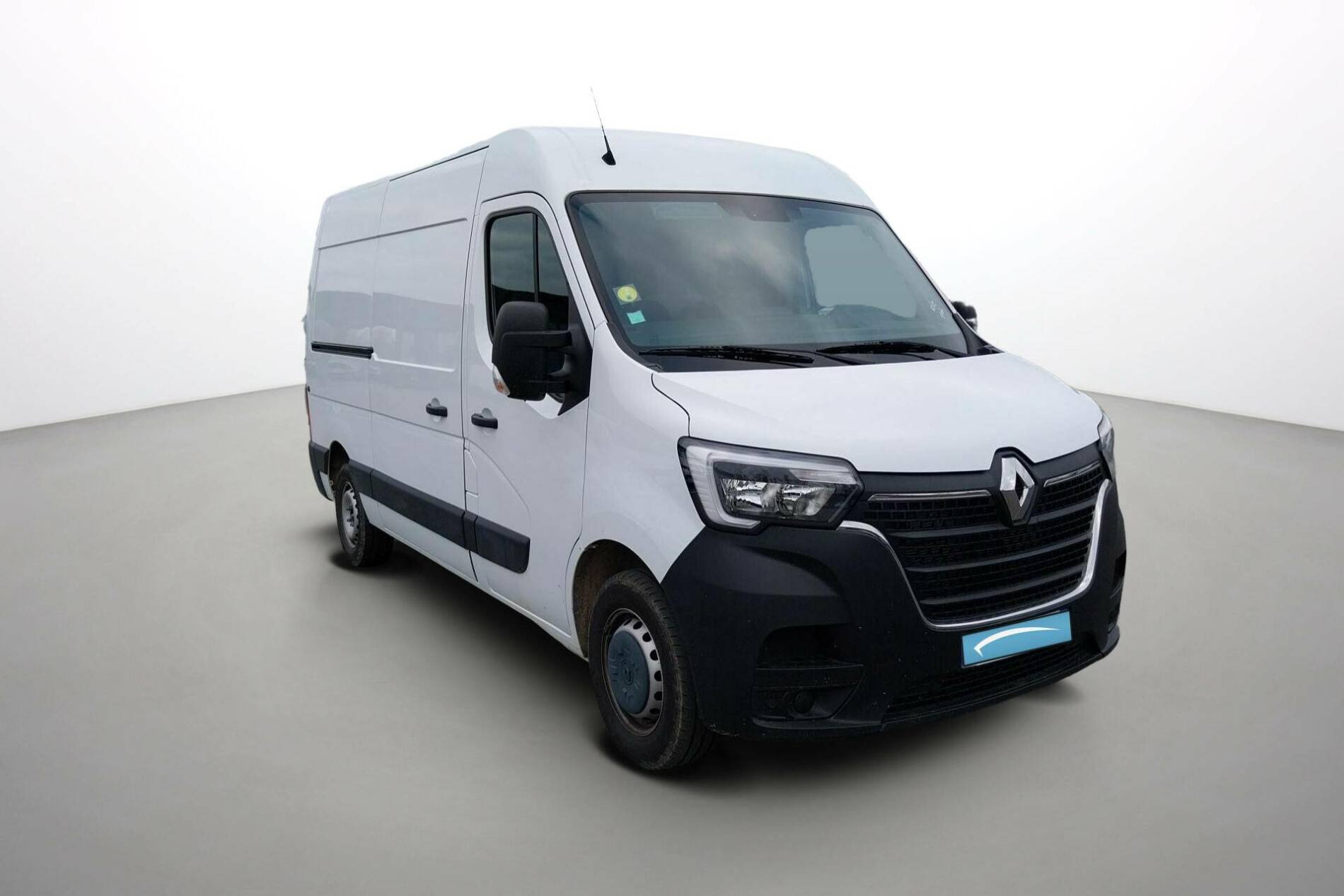 Vente en ligne Renault Master Fourgon MASTER FGN TRAC F3500 L2H2 BLUE DCI 135 au prix de 26 990 €