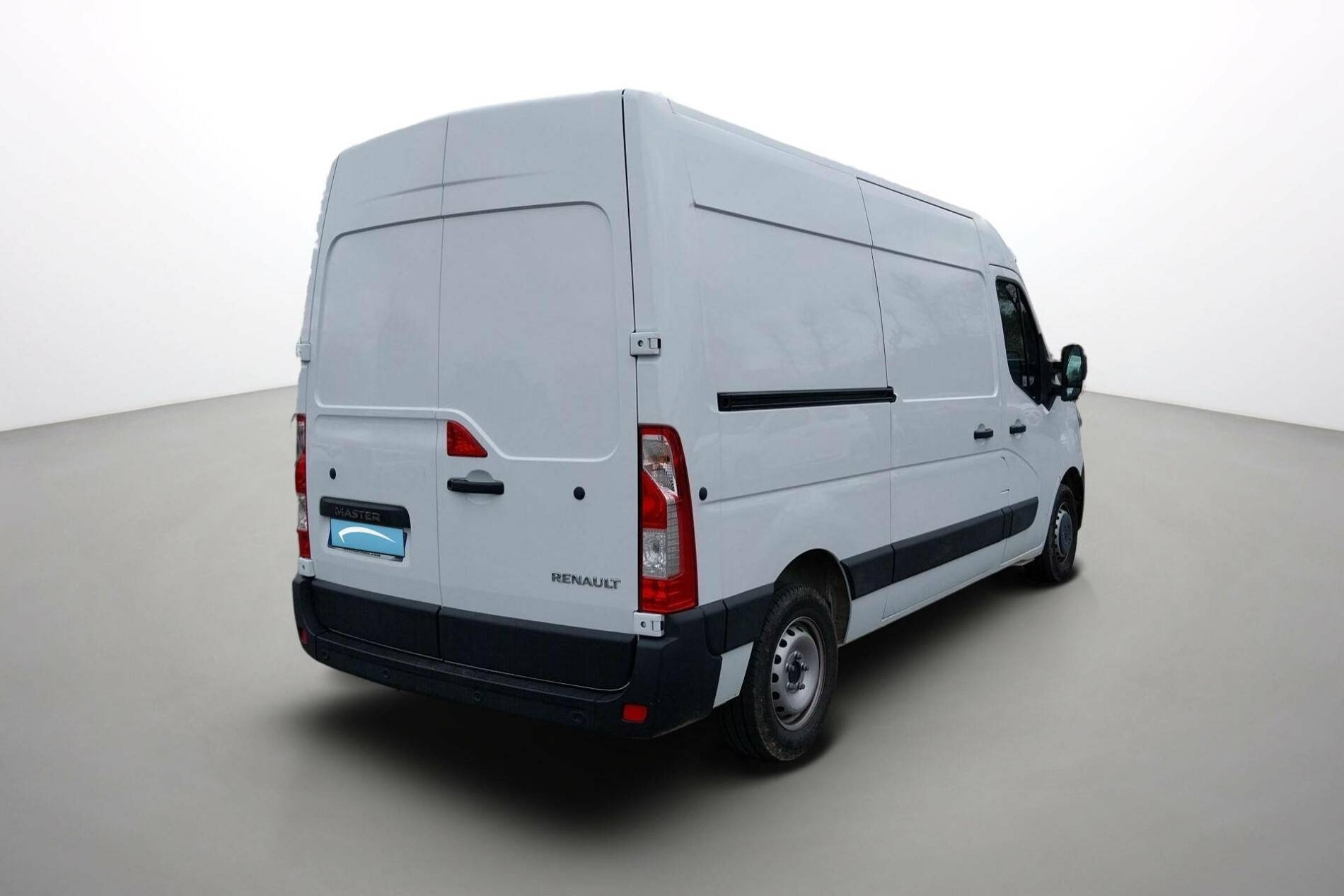 Vente en ligne Renault Master Fourgon MASTER FGN TRAC F3500 L2H2 BLUE DCI 135 au prix de 26 990 €