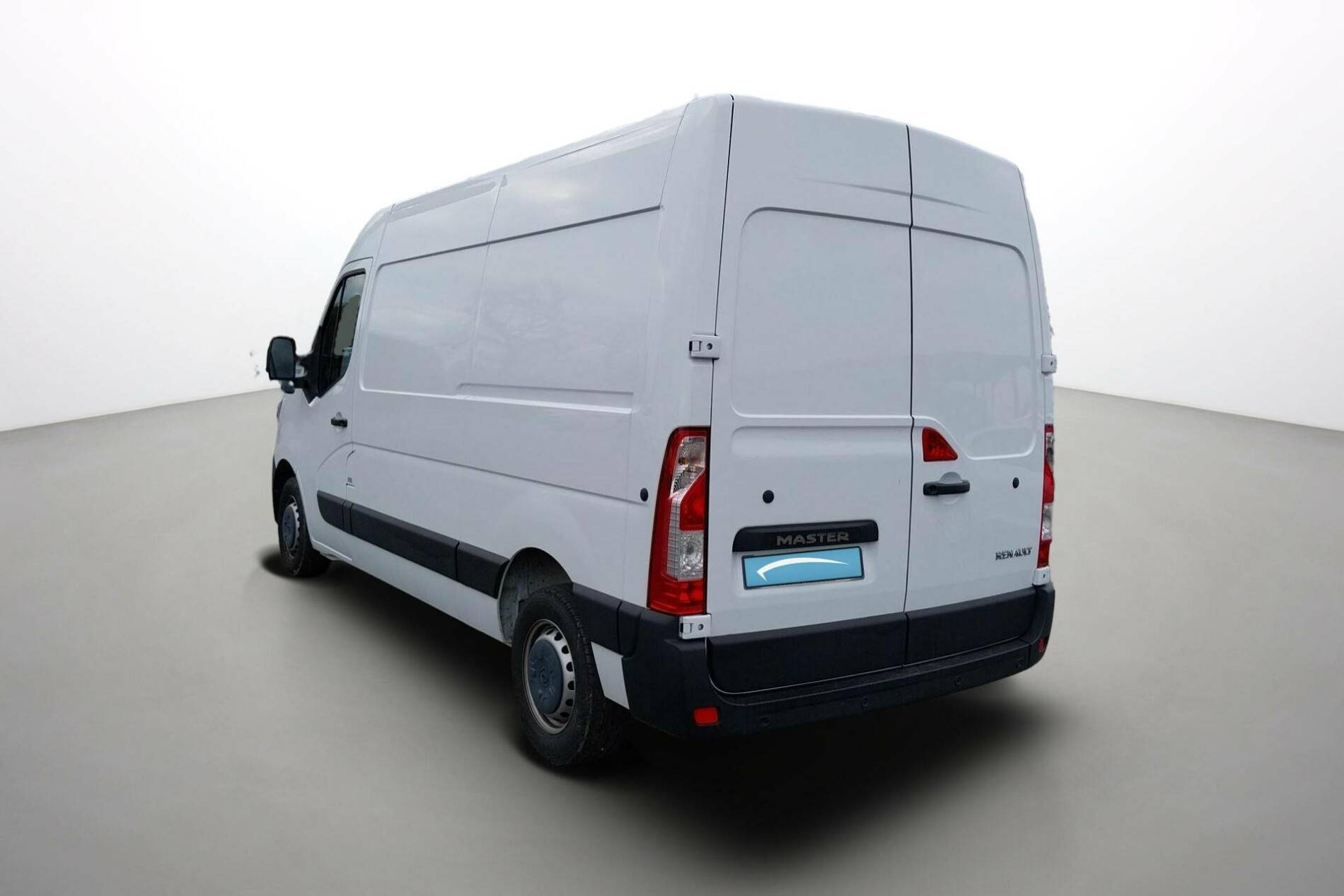Vente en ligne Renault Master Fourgon MASTER FGN TRAC F3500 L2H2 BLUE DCI 135 au prix de 26 990 €