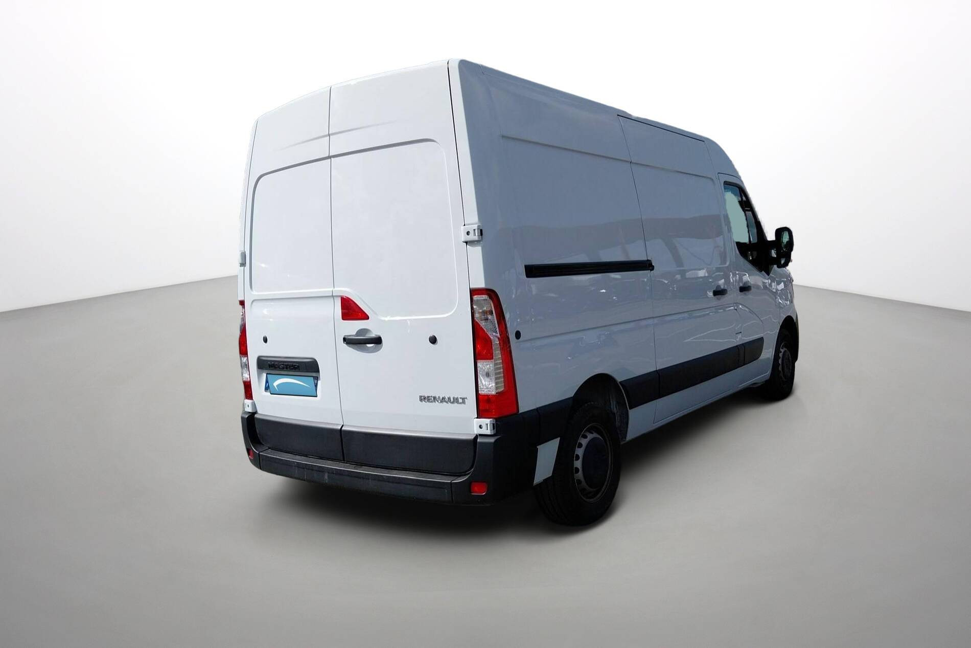 Vente en ligne Renault Master Fourgon MASTER FGN TRAC F3500 L2H2 BLUE DCI 135 au prix de 27 990 €