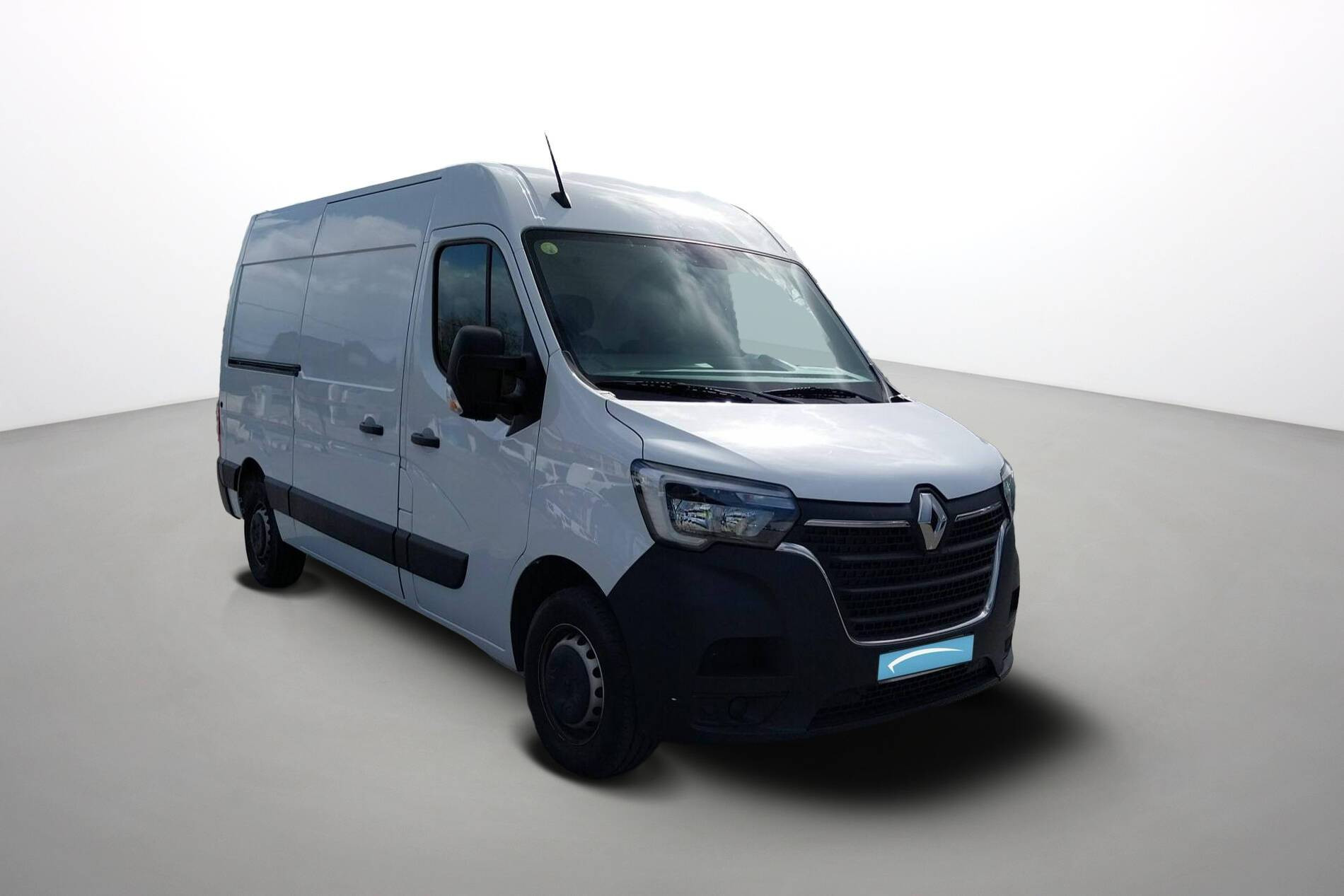Vente en ligne Renault Master Fourgon MASTER FGN TRAC F3500 L2H2 BLUE DCI 135 au prix de 27 990 €
