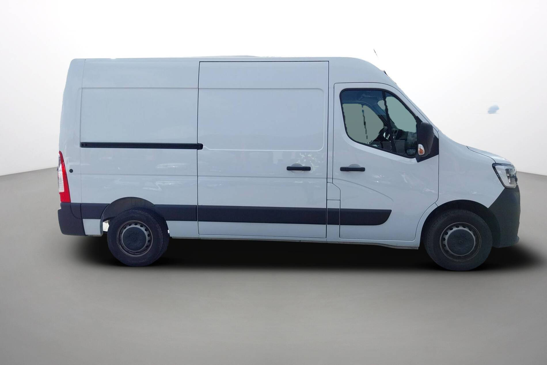 Vente en ligne Renault Master Fourgon MASTER FGN TRAC F3500 L2H2 BLUE DCI 135 au prix de 27 990 €
