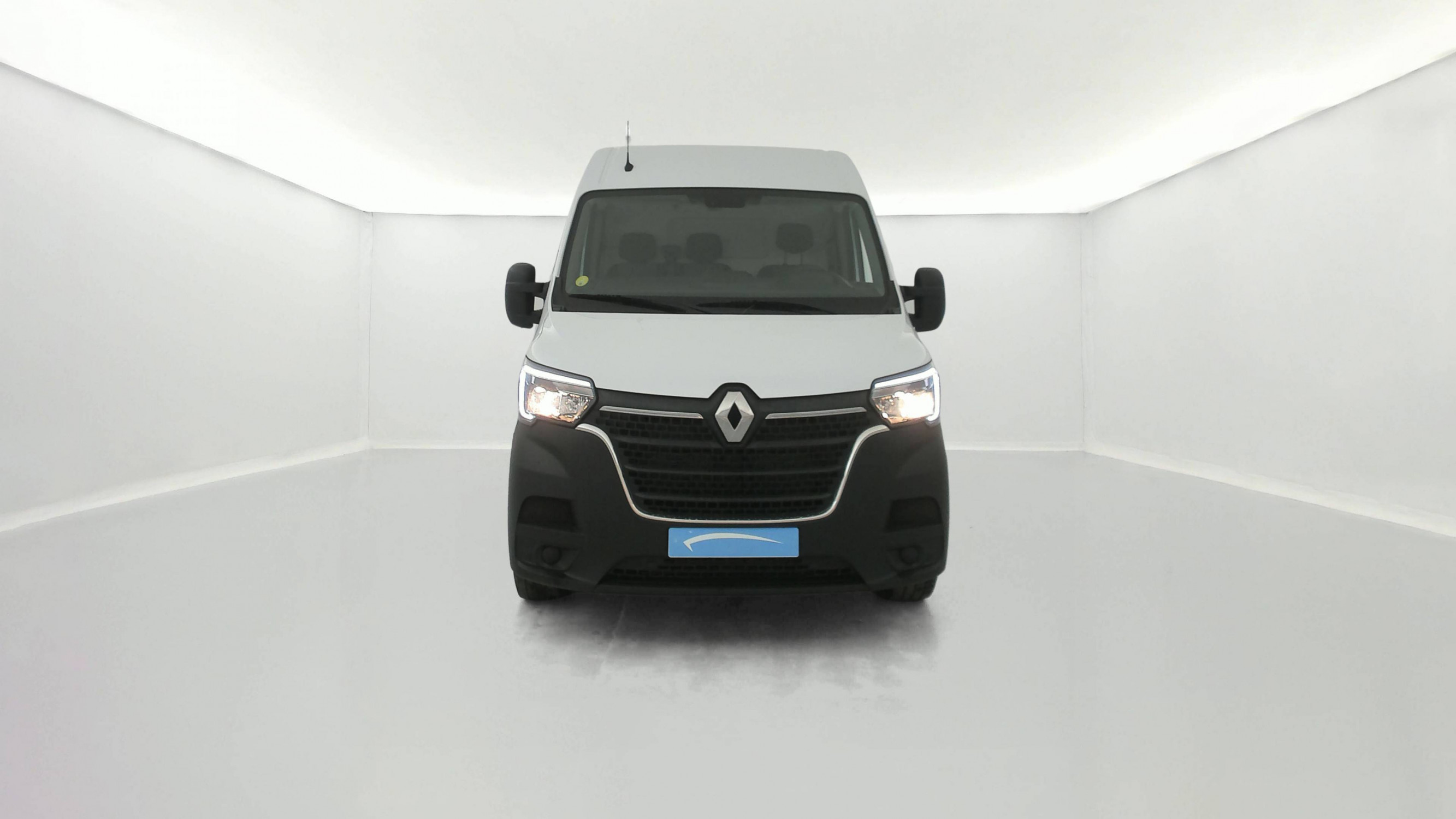 Vente en ligne Renault Master Fourgon MASTER FGN TRAC F3500 L2H2 BLUE DCI 135 au prix de 27 990 €