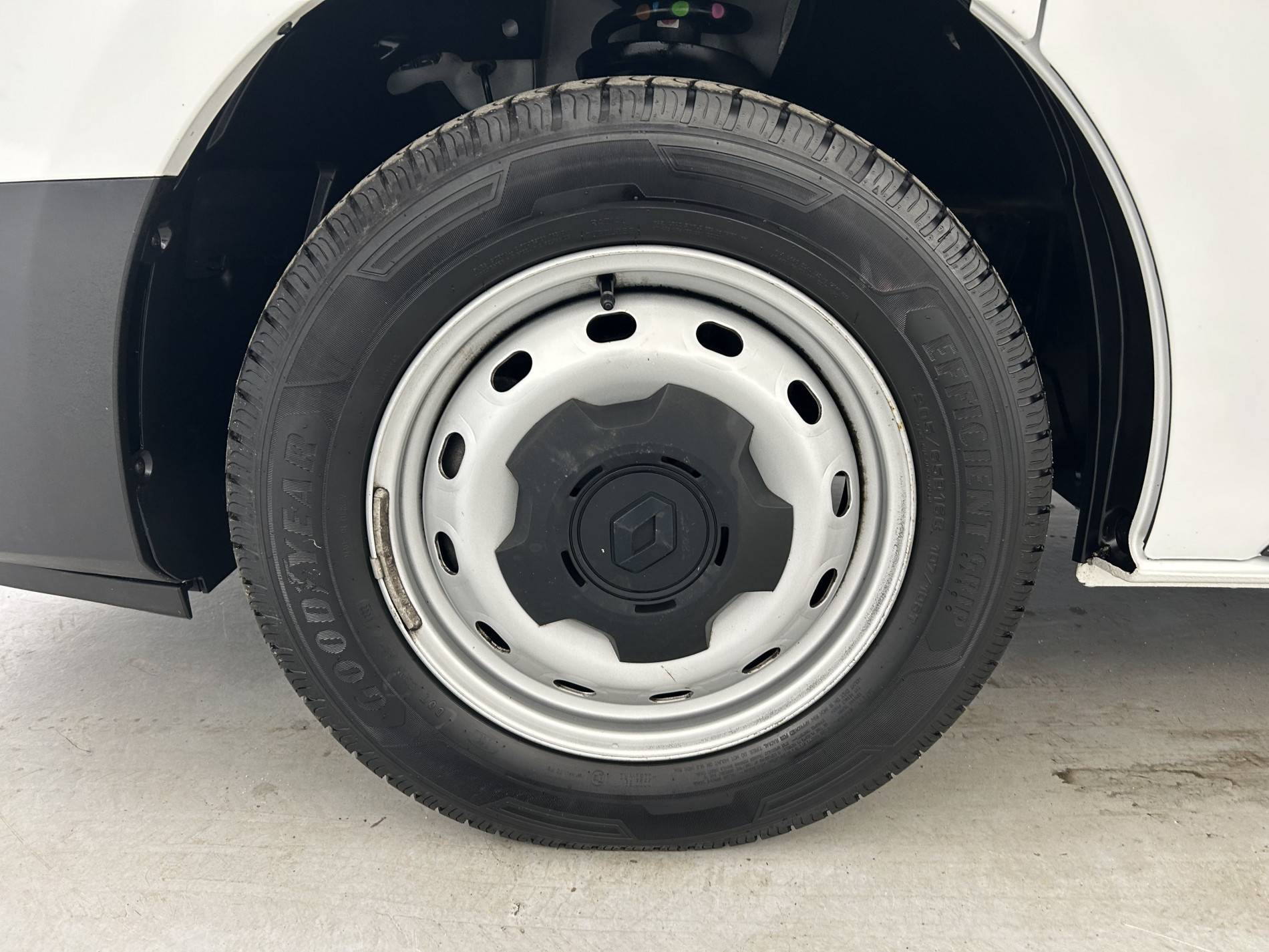 Vente en ligne Renault Trafic 3 Fourgon TRAFIC FGN L1H1 3000 KG BLUE DCI 130 au prix de 29 990 €